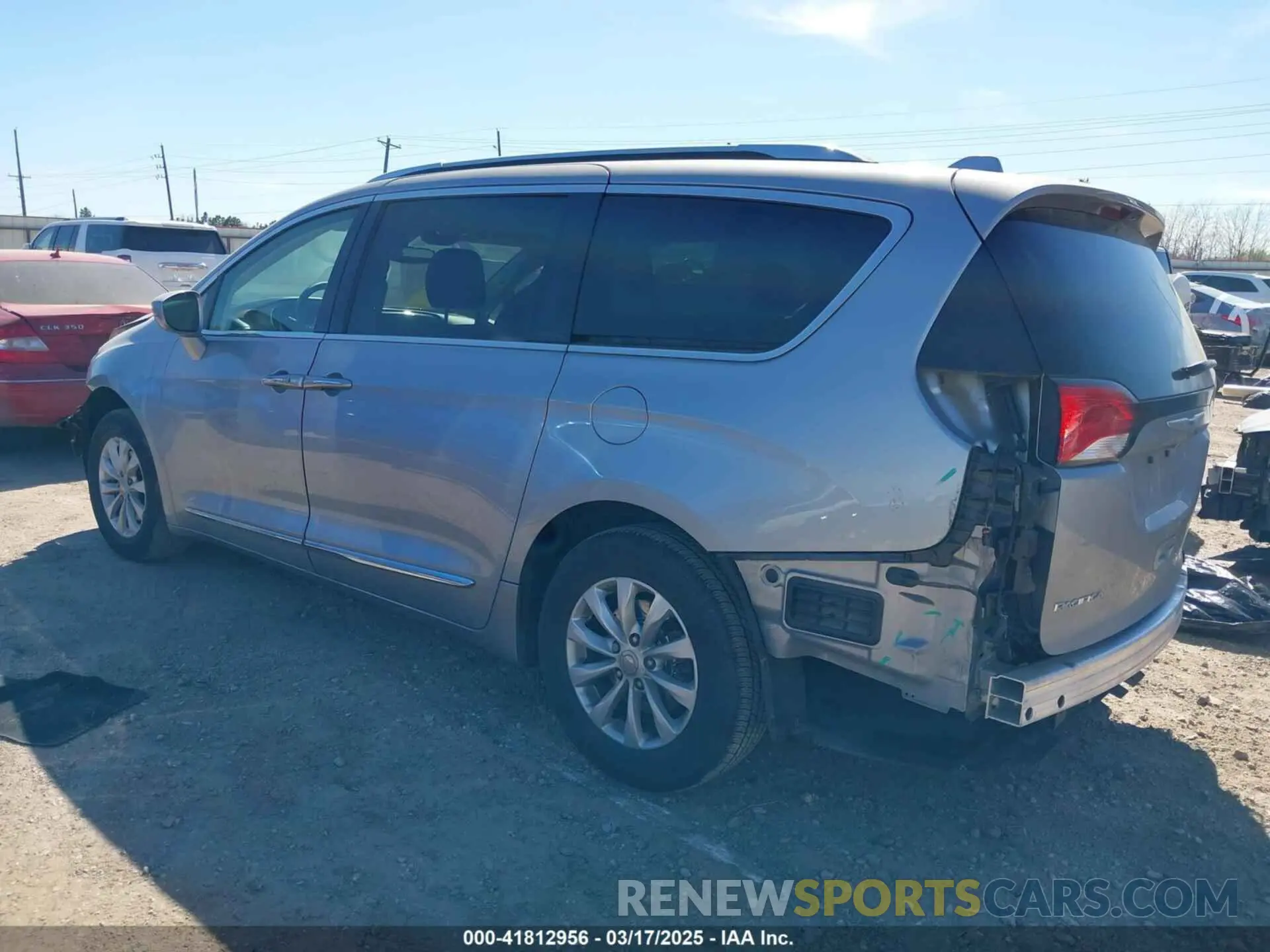 3 fotografías del automóvil dañado 2C4RC1BG7KR554739 CHRYSLER PACIFICA 2019