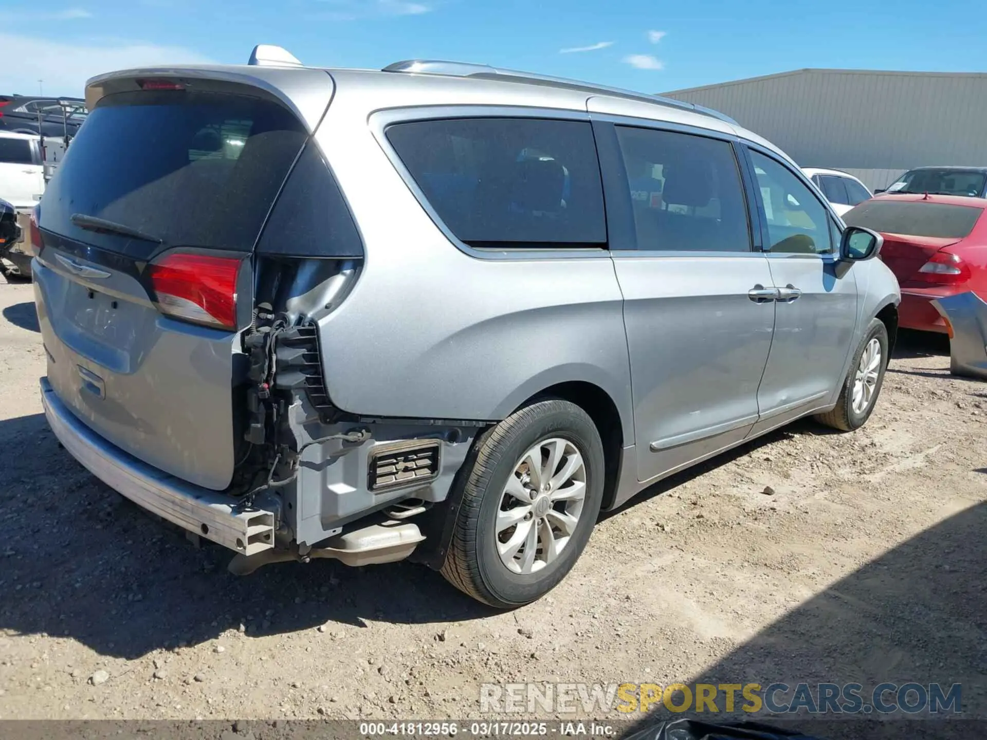 4 fotografías del automóvil dañado 2C4RC1BG7KR554739 CHRYSLER PACIFICA 2019