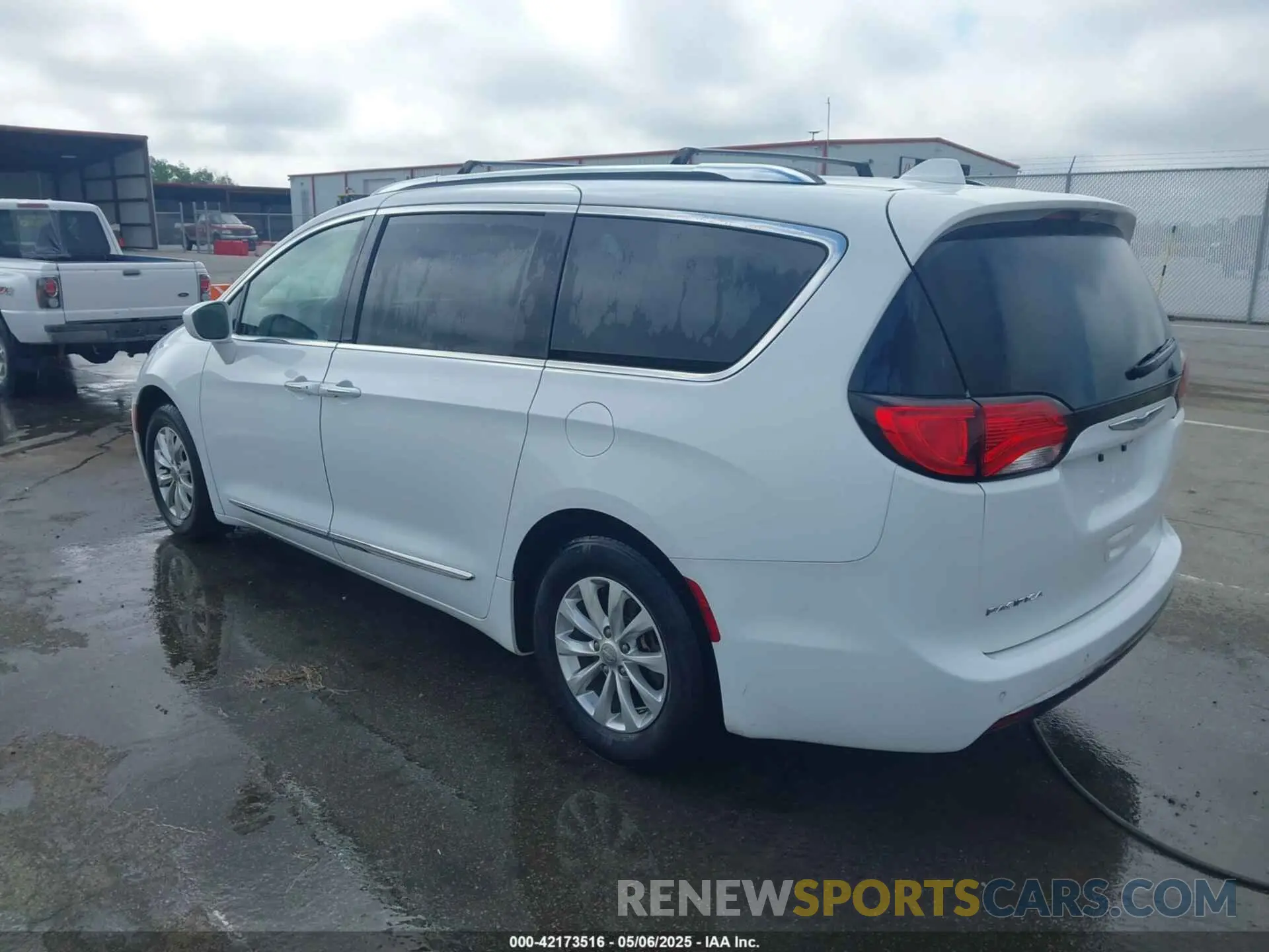 3 fotografías del automóvil dañado 2C4RC1BG7KR556247 CHRYSLER PACIFICA 2019