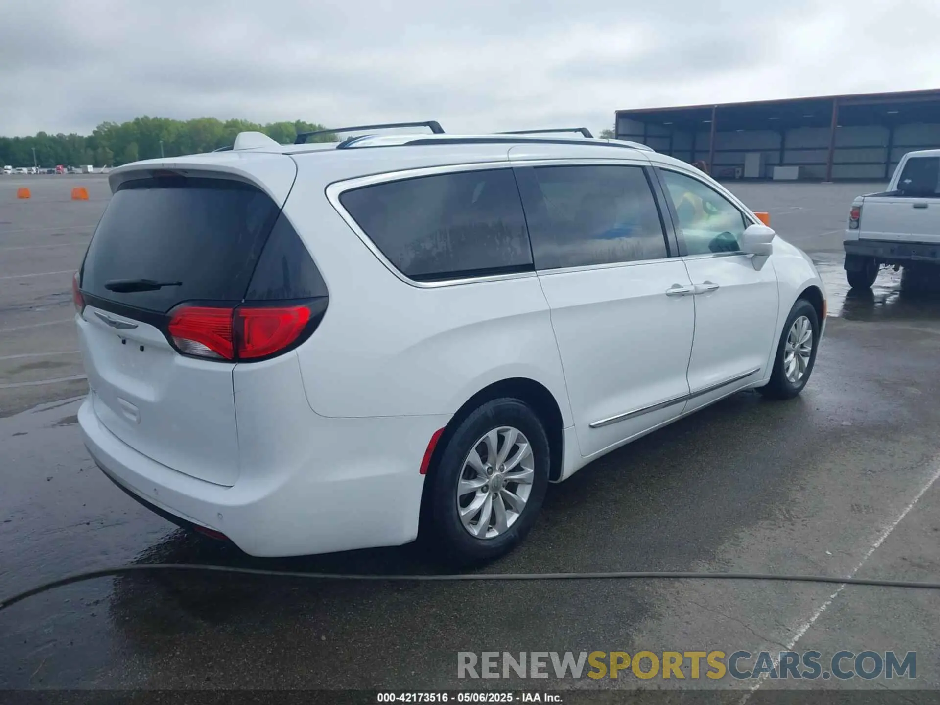 4 fotografías del automóvil dañado 2C4RC1BG7KR556247 CHRYSLER PACIFICA 2019