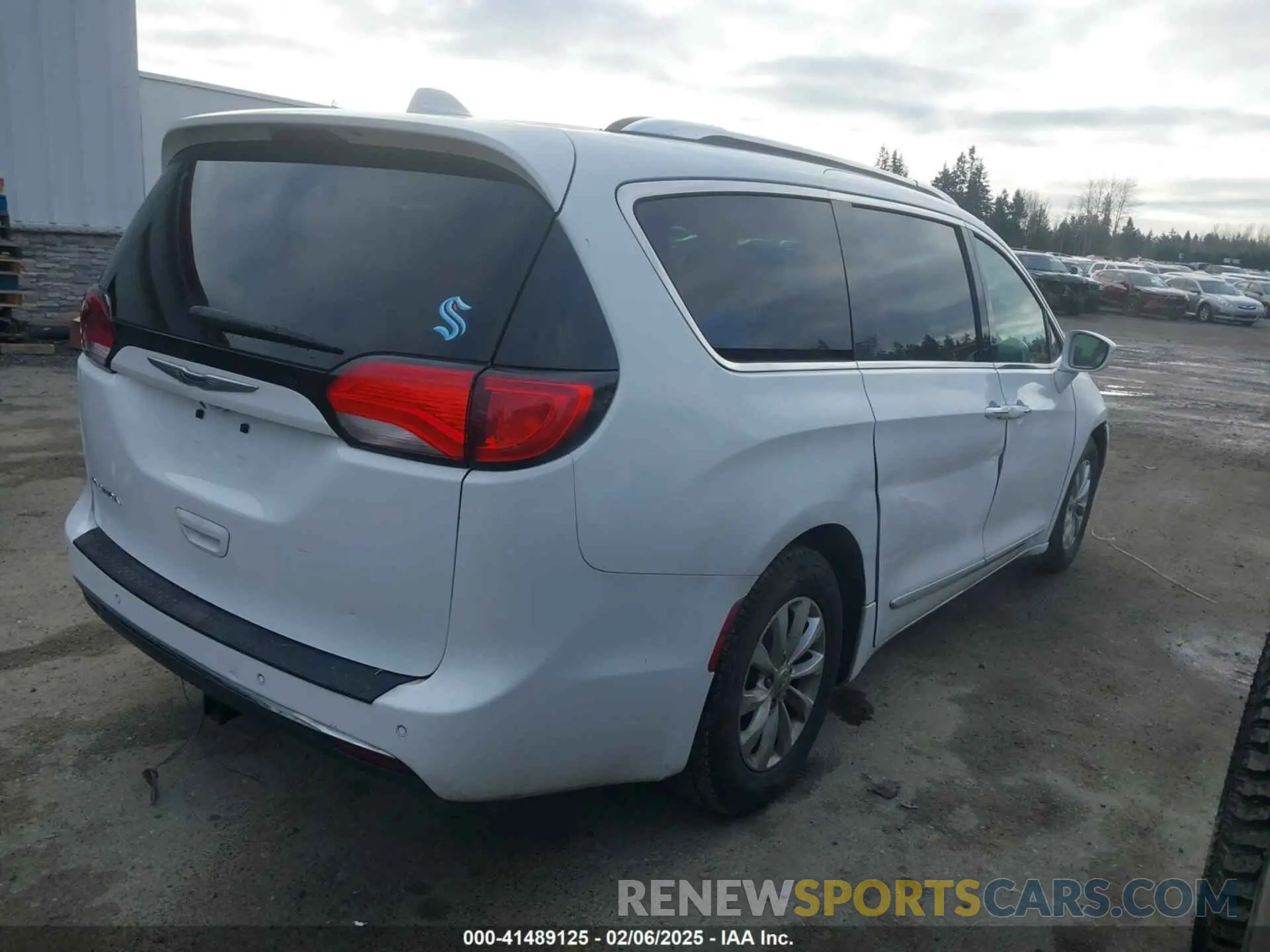 4 fotografías del automóvil dañado 2C4RC1BG7KR613188 CHRYSLER PACIFICA 2019