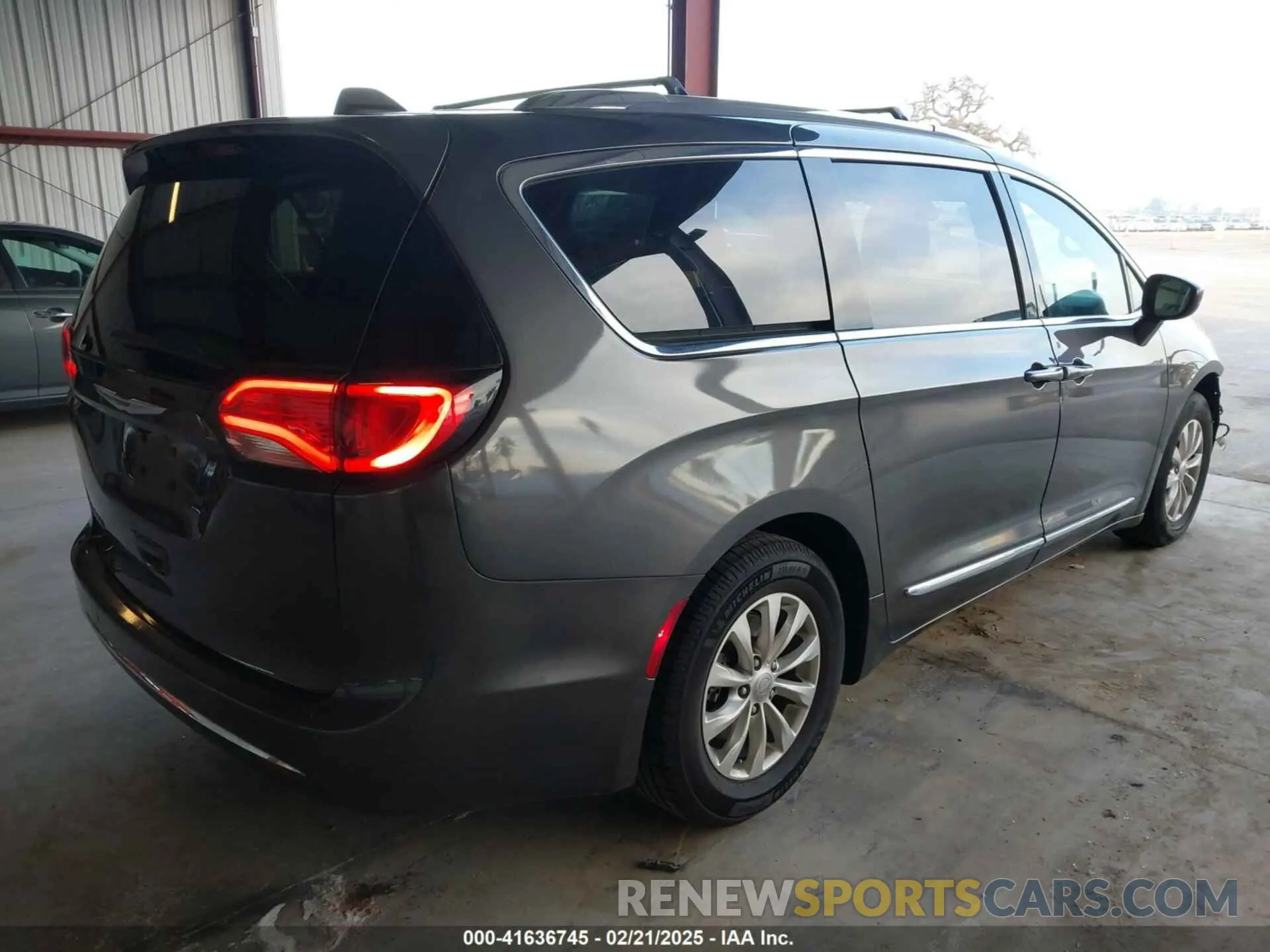 4 fotografías del automóvil dañado 2C4RC1BG7KR657272 CHRYSLER PACIFICA 2019