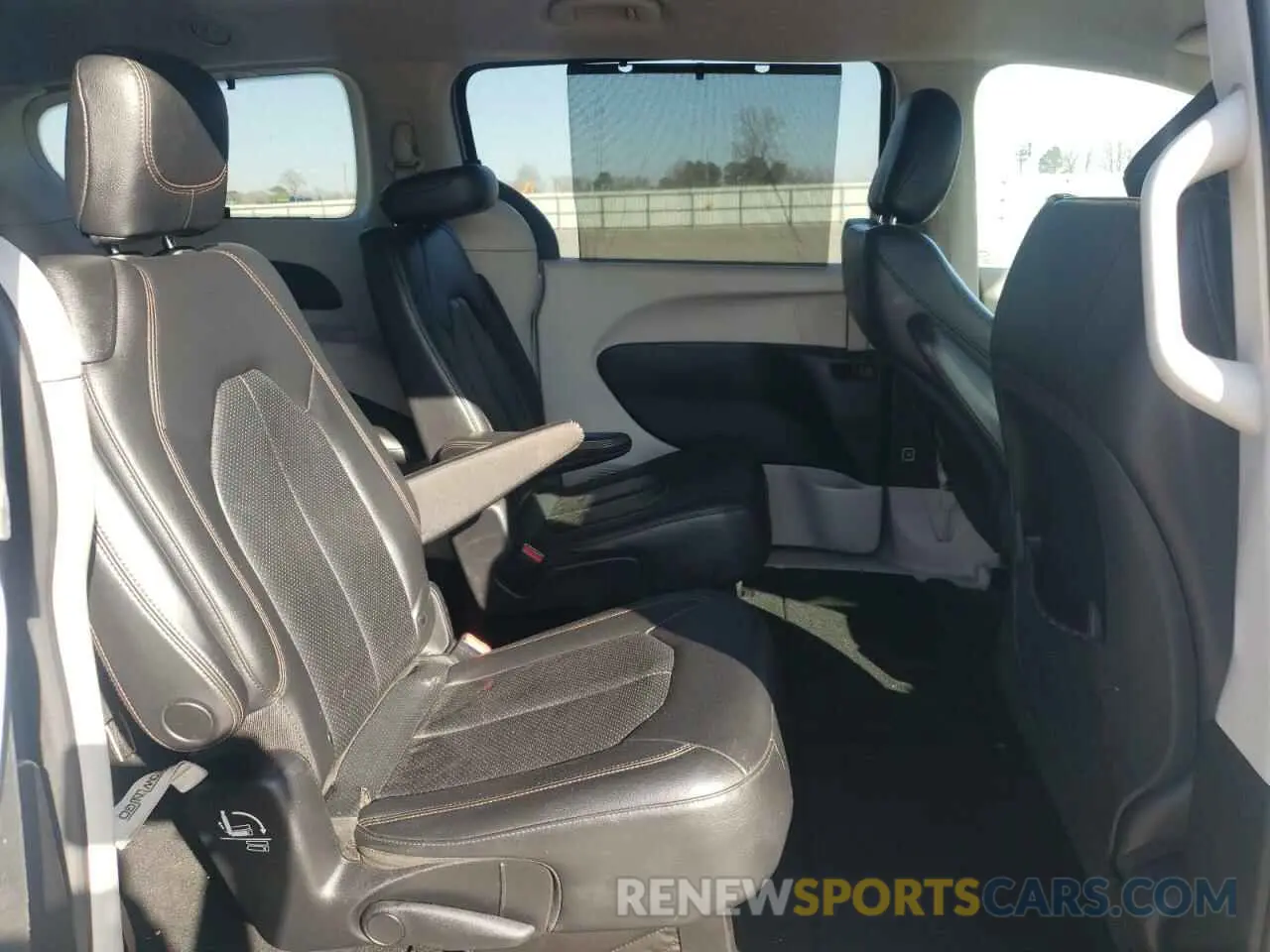 12 fotografías del automóvil dañado 2C4RC1BG7KR667641 CHRYSLER PACIFICA 2019
