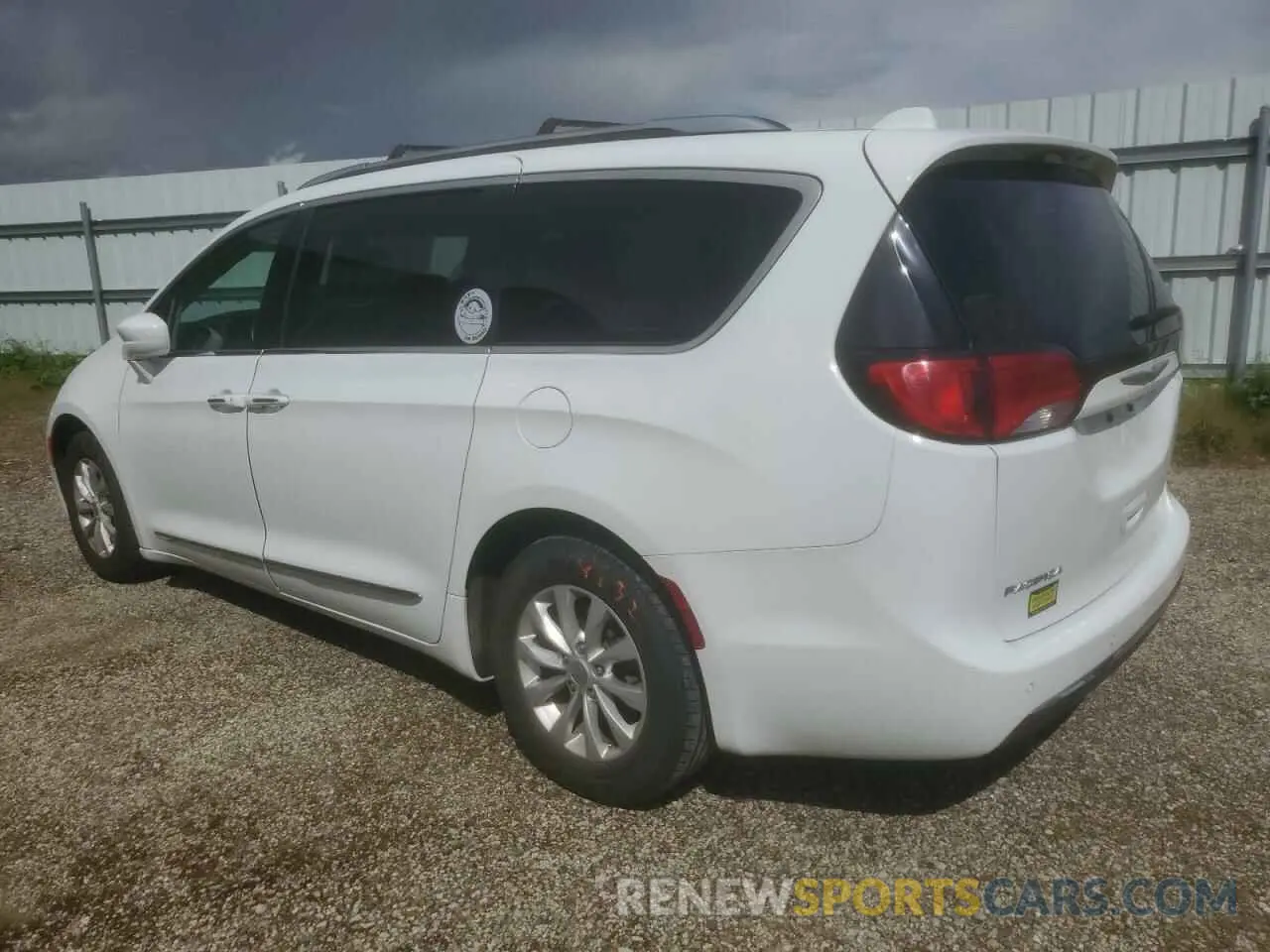 2 fotografías del automóvil dañado 2C4RC1BG9KR731372 CHRYSLER PACIFICA 2019