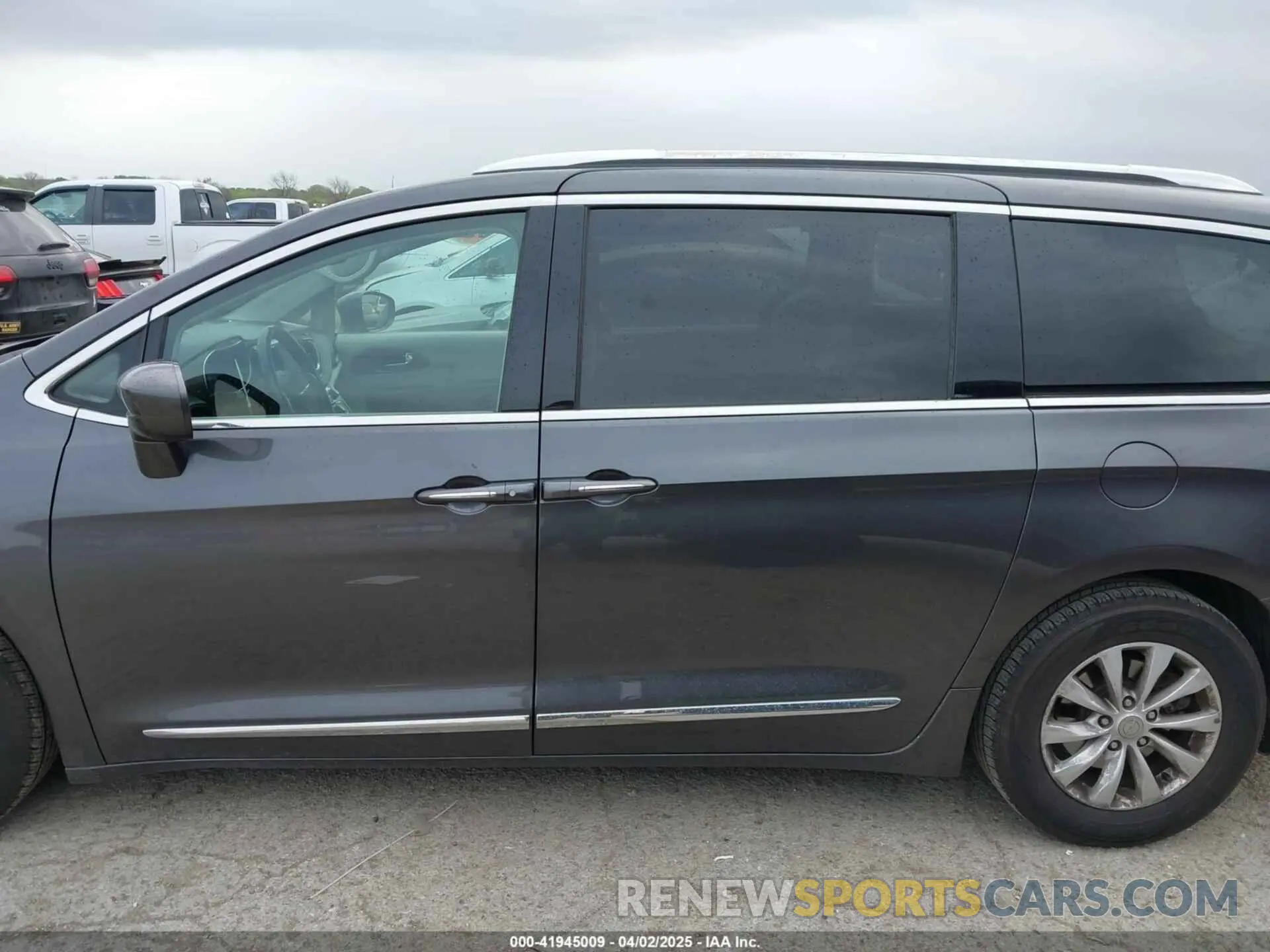 14 fotografías del automóvil dañado 2C4RC1BGXKR526286 CHRYSLER PACIFICA 2019