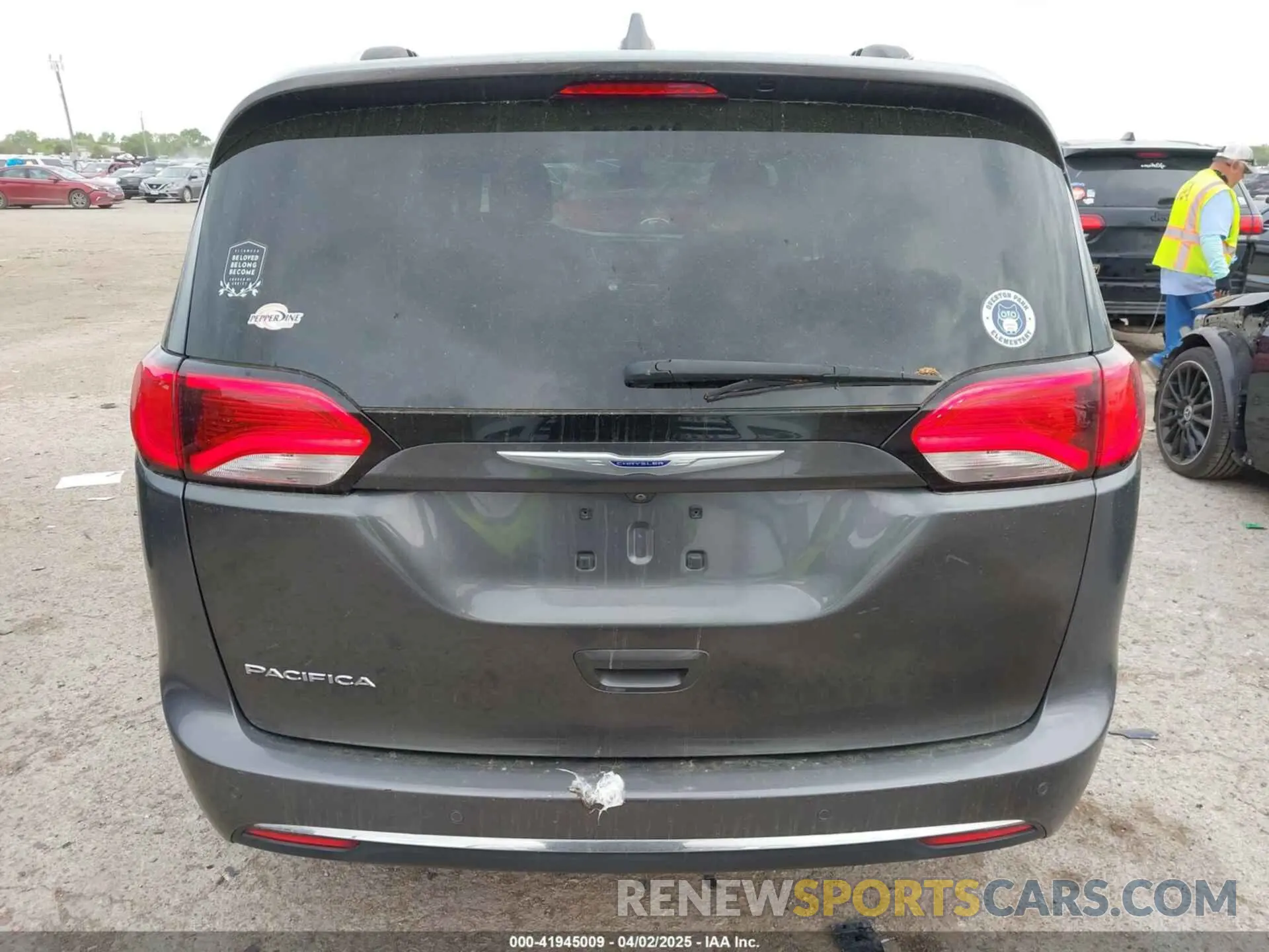 16 fotografías del automóvil dañado 2C4RC1BGXKR526286 CHRYSLER PACIFICA 2019