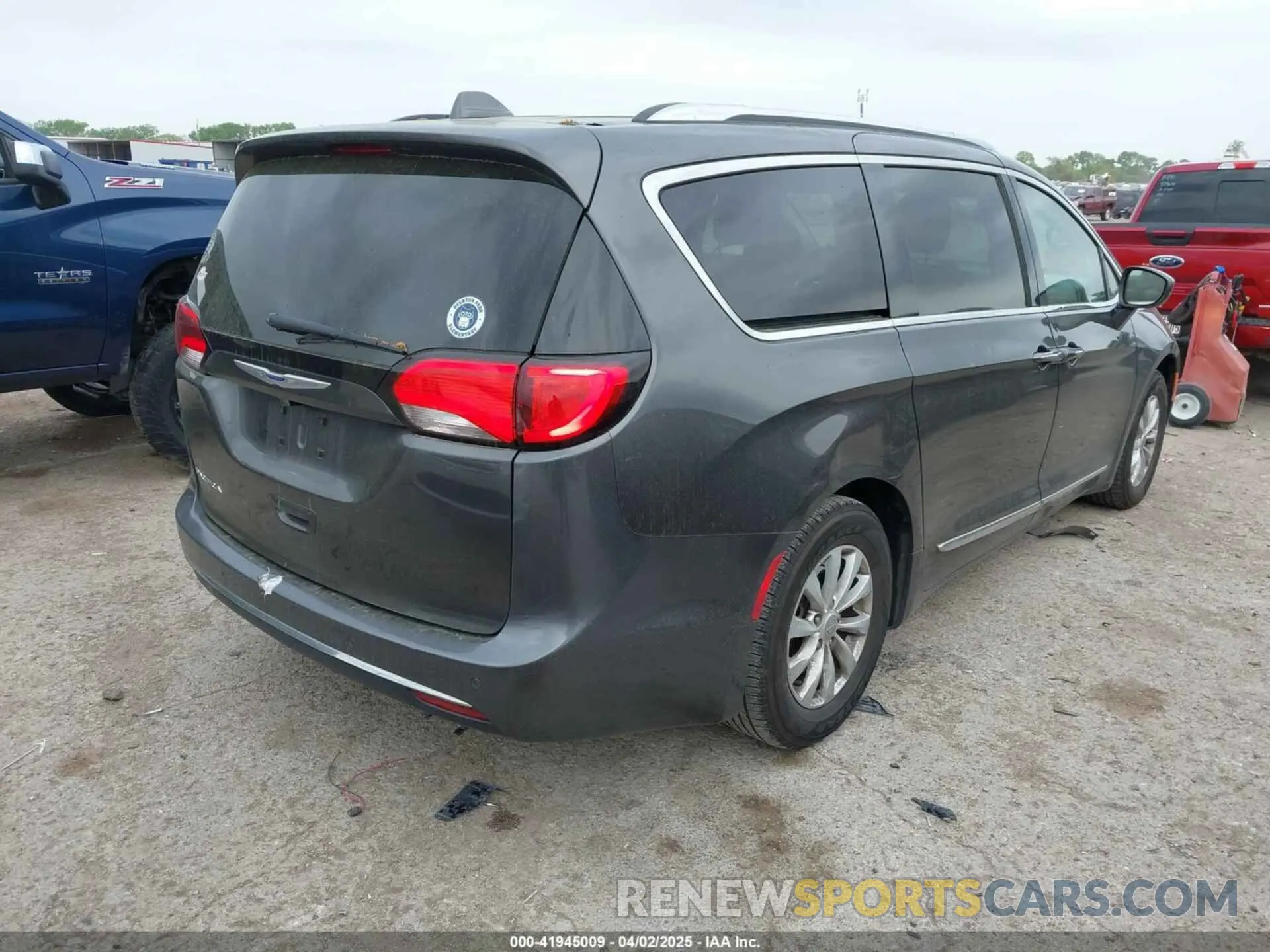 4 fotografías del automóvil dañado 2C4RC1BGXKR526286 CHRYSLER PACIFICA 2019