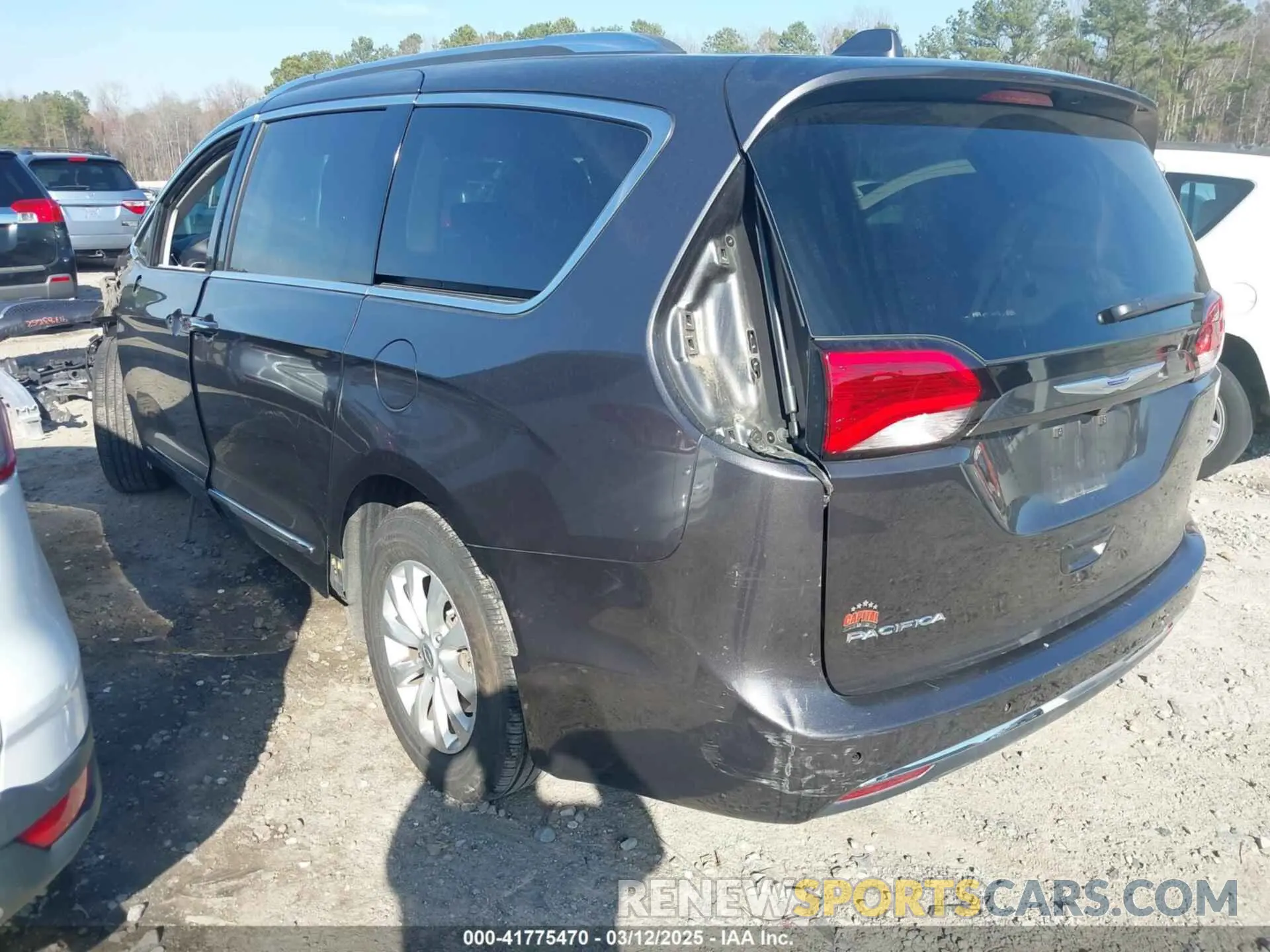 3 fotografías del automóvil dañado 2C4RC1BGXKR531732 CHRYSLER PACIFICA 2019