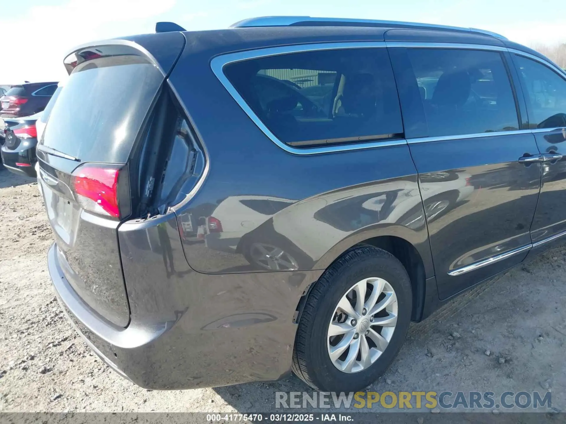 4 fotografías del automóvil dañado 2C4RC1BGXKR531732 CHRYSLER PACIFICA 2019