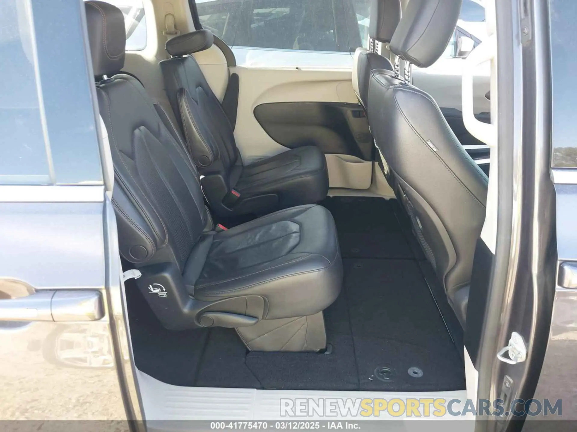 8 fotografías del automóvil dañado 2C4RC1BGXKR531732 CHRYSLER PACIFICA 2019