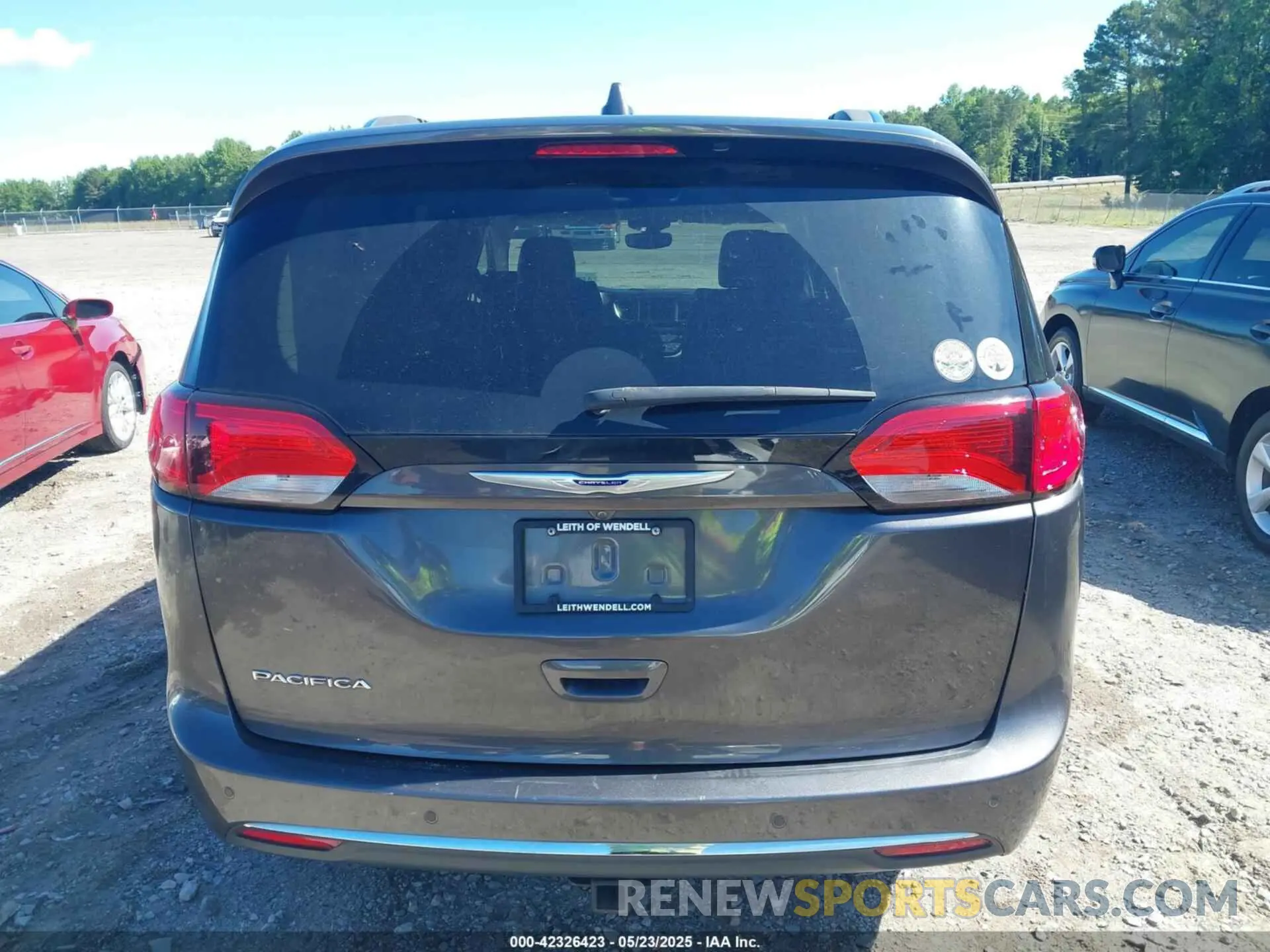 17 fotografías del automóvil dañado 2C4RC1BGXKR680562 CHRYSLER PACIFICA 2019