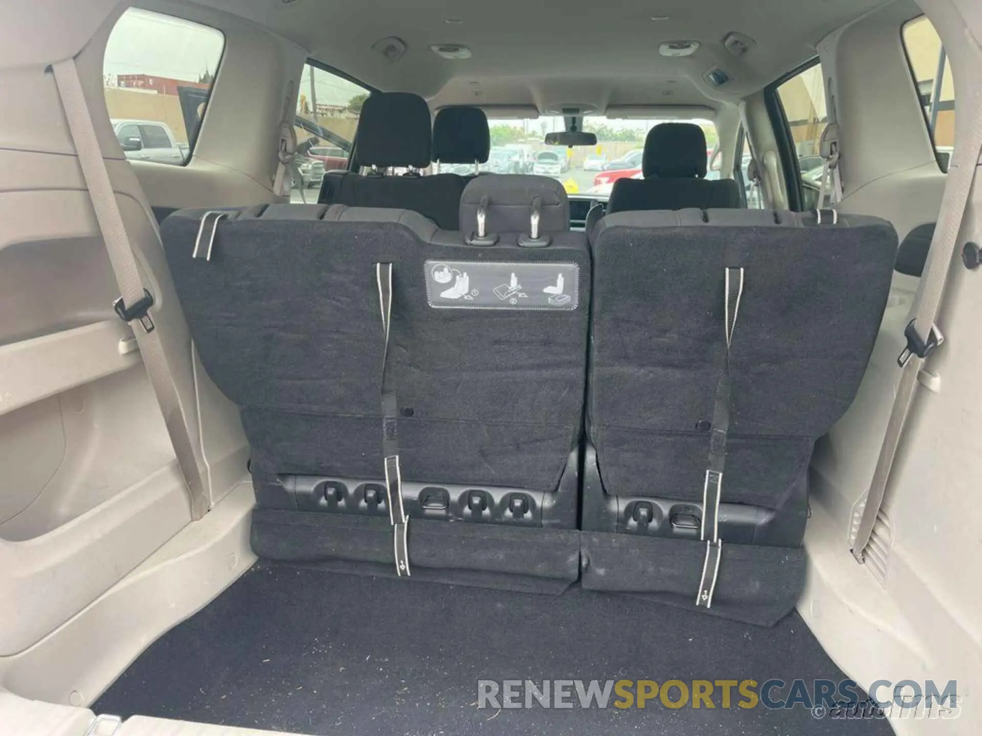 14 fotografías del automóvil dañado 2C4RC1CG0KR668242 CHRYSLER PACIFICA 2019