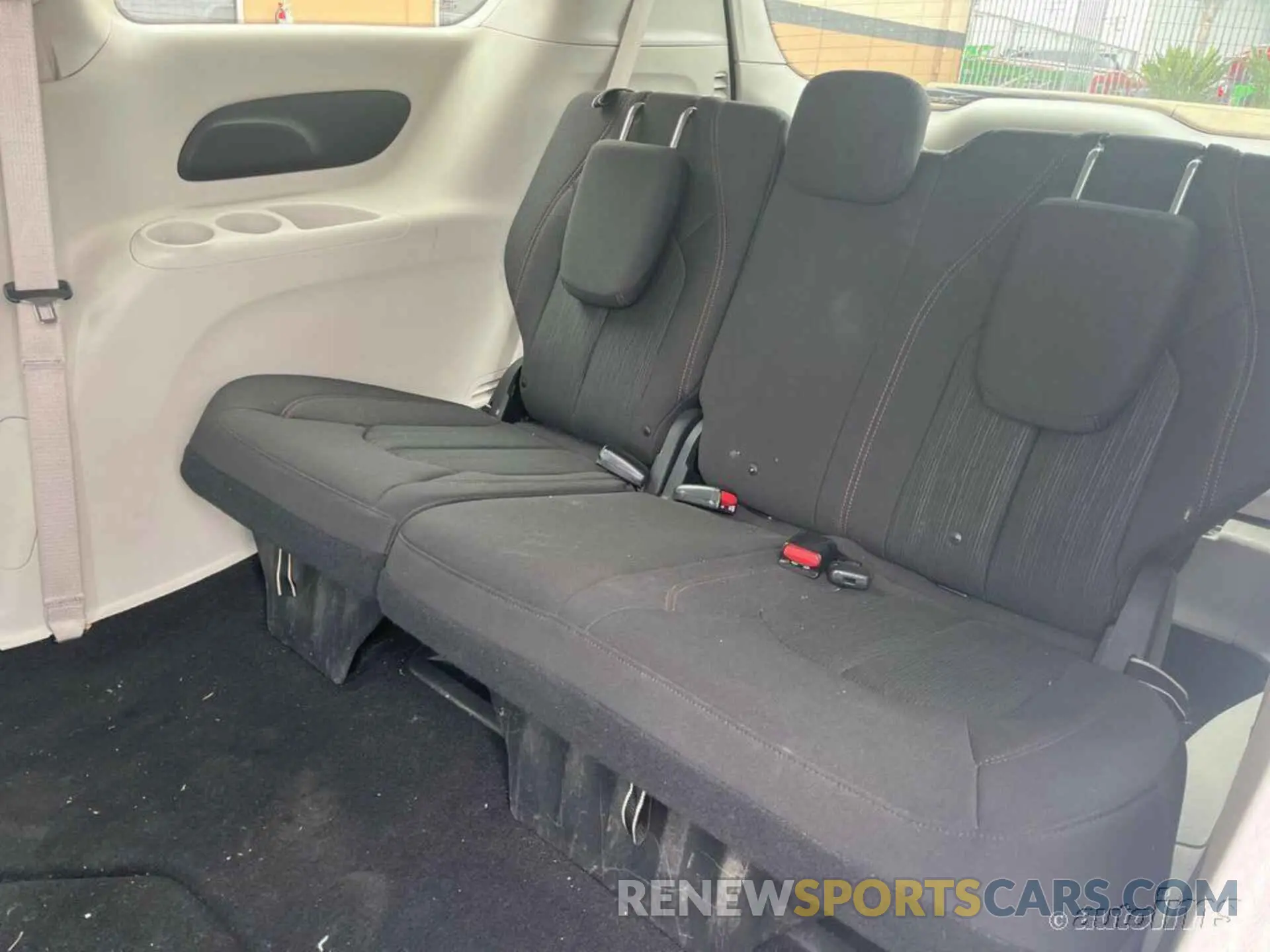 4 fotografías del automóvil dañado 2C4RC1CG0KR668242 CHRYSLER PACIFICA 2019