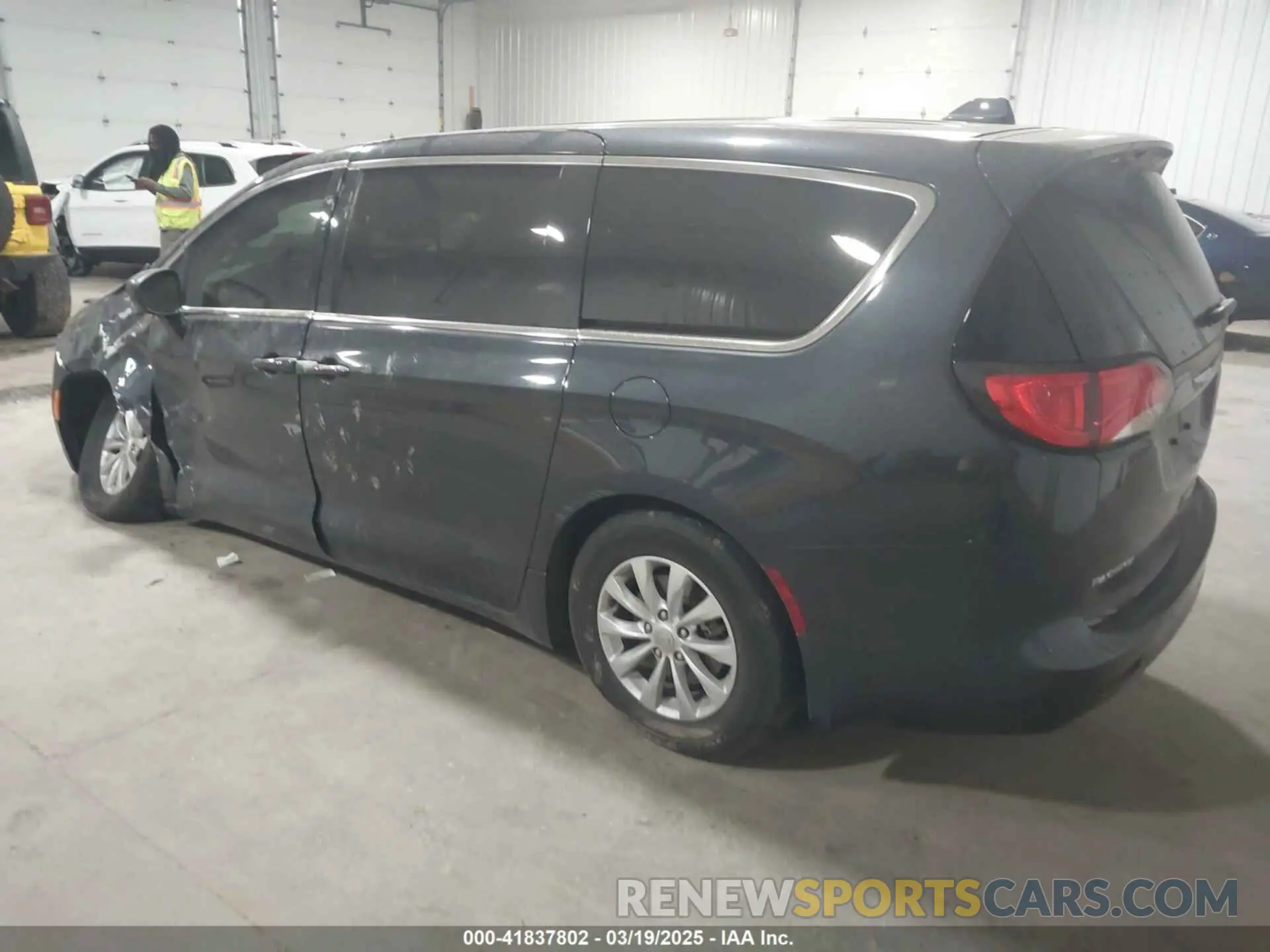 3 fotografías del automóvil dañado 2C4RC1CG9KR749112 CHRYSLER PACIFICA 2019