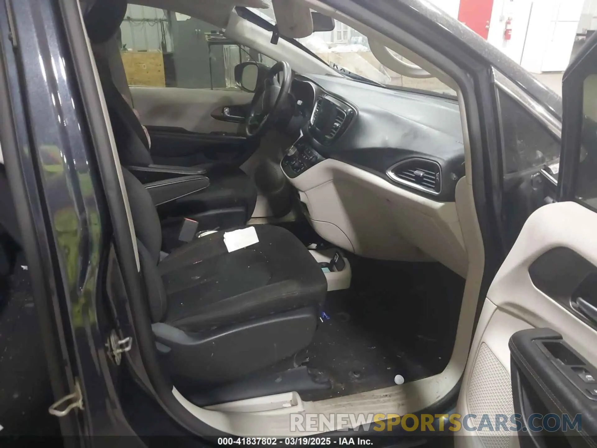 5 fotografías del automóvil dañado 2C4RC1CG9KR749112 CHRYSLER PACIFICA 2019