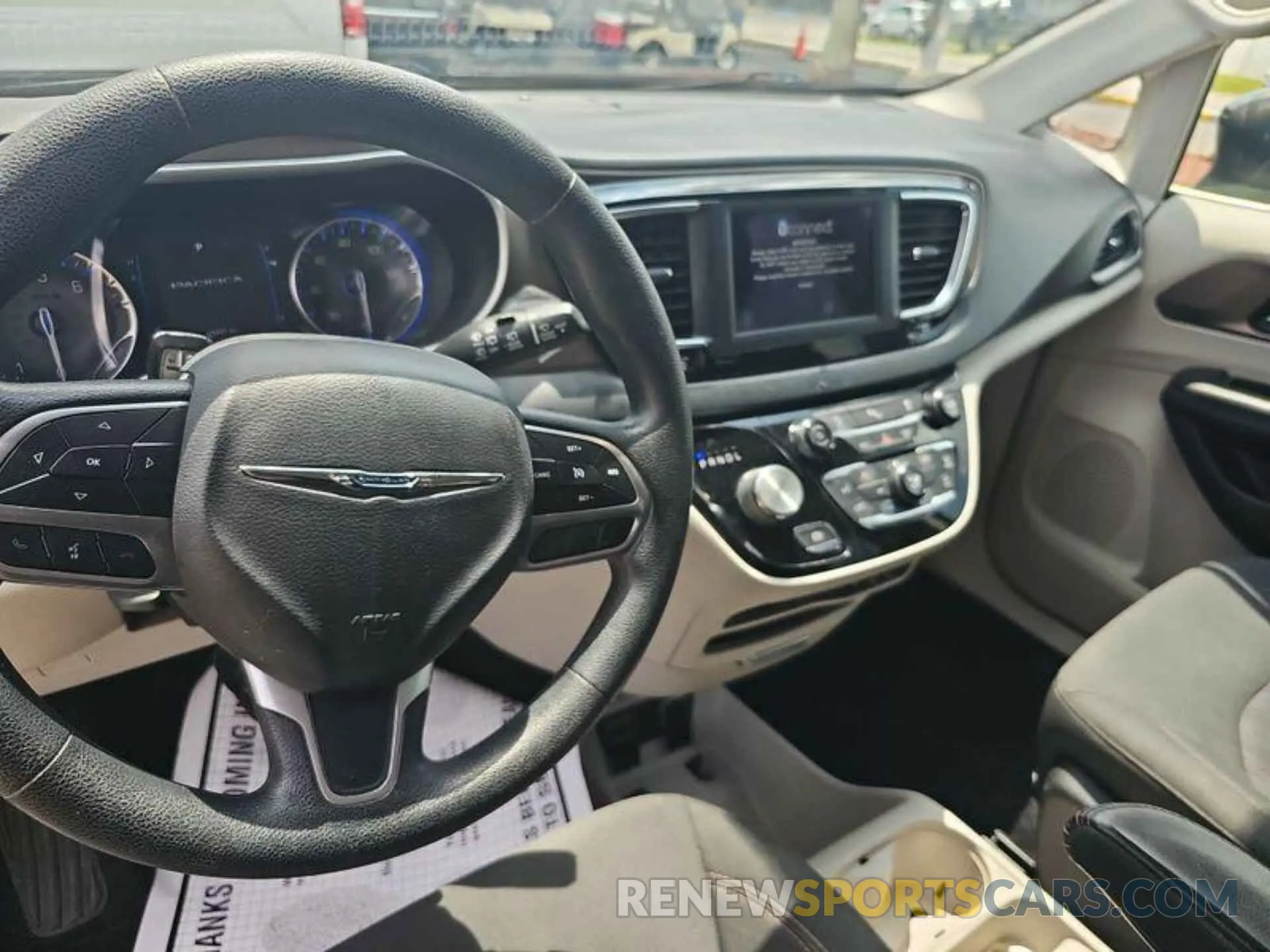 17 fotografías del automóvil dañado 2C4RC1DG6KR561193 CHRYSLER PACIFICA 2019