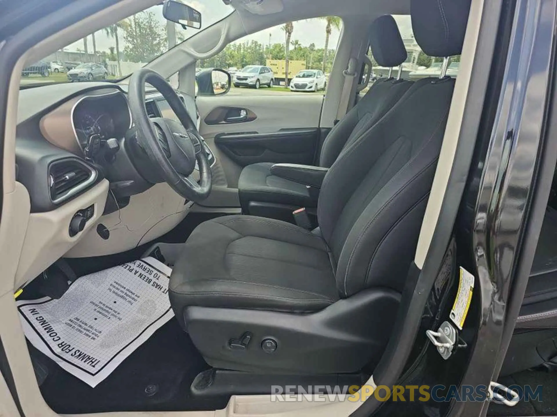 23 fotografías del automóvil dañado 2C4RC1DG6KR561193 CHRYSLER PACIFICA 2019