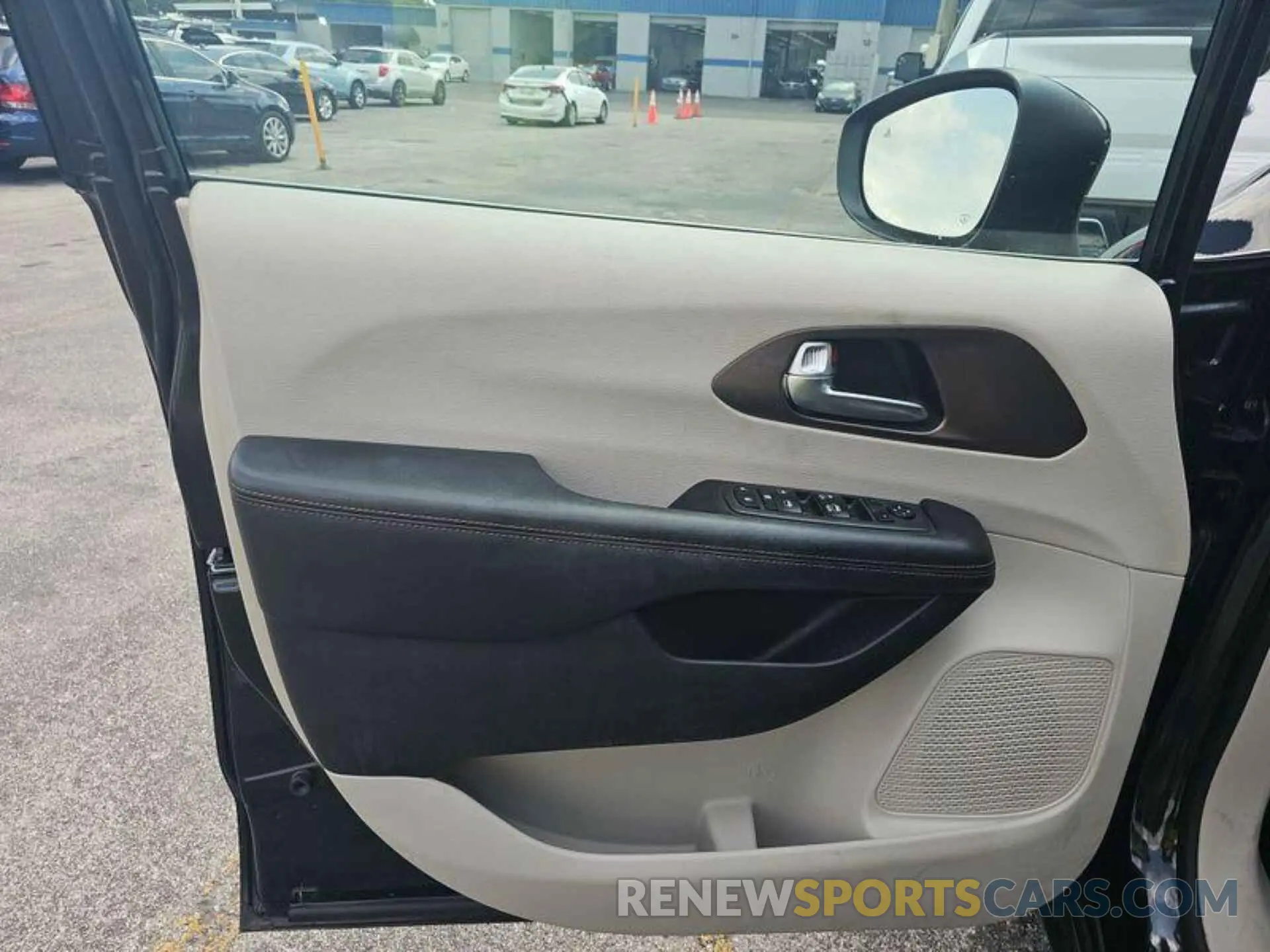 25 fotografías del automóvil dañado 2C4RC1DG6KR561193 CHRYSLER PACIFICA 2019