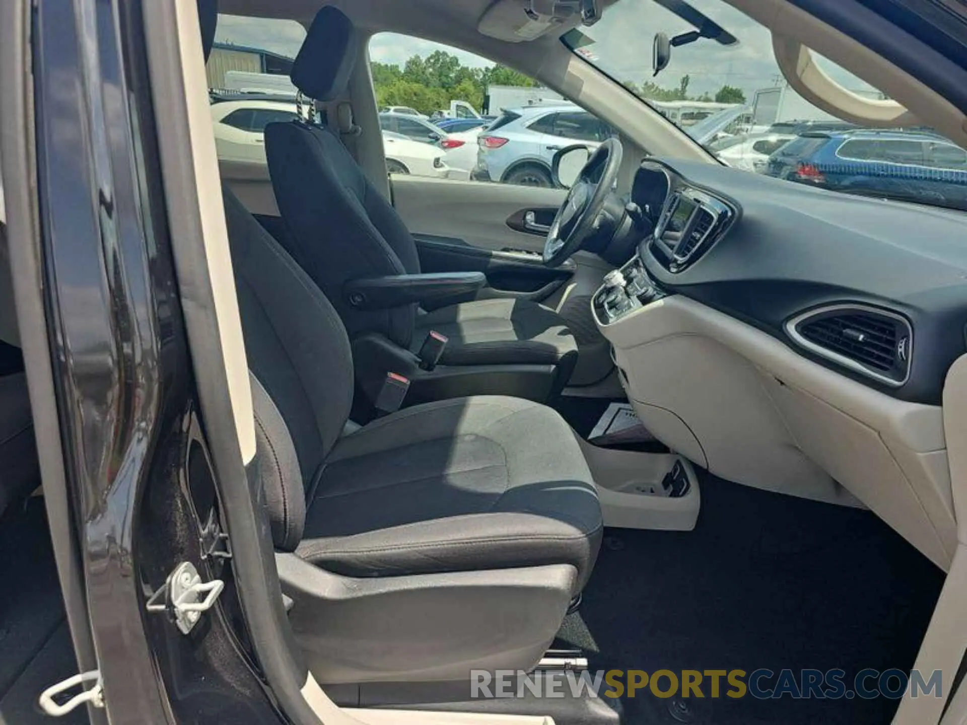 6 fotografías del automóvil dañado 2C4RC1DG6KR561193 CHRYSLER PACIFICA 2019