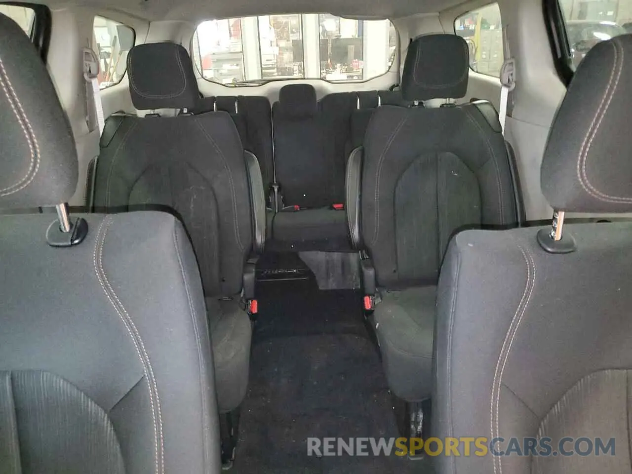 10 fotografías del automóvil dañado 2C4RC1DG6KR592766 CHRYSLER PACIFICA 2019