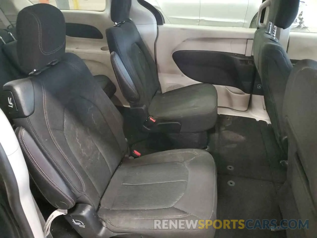 11 fotografías del automóvil dañado 2C4RC1DG6KR592766 CHRYSLER PACIFICA 2019