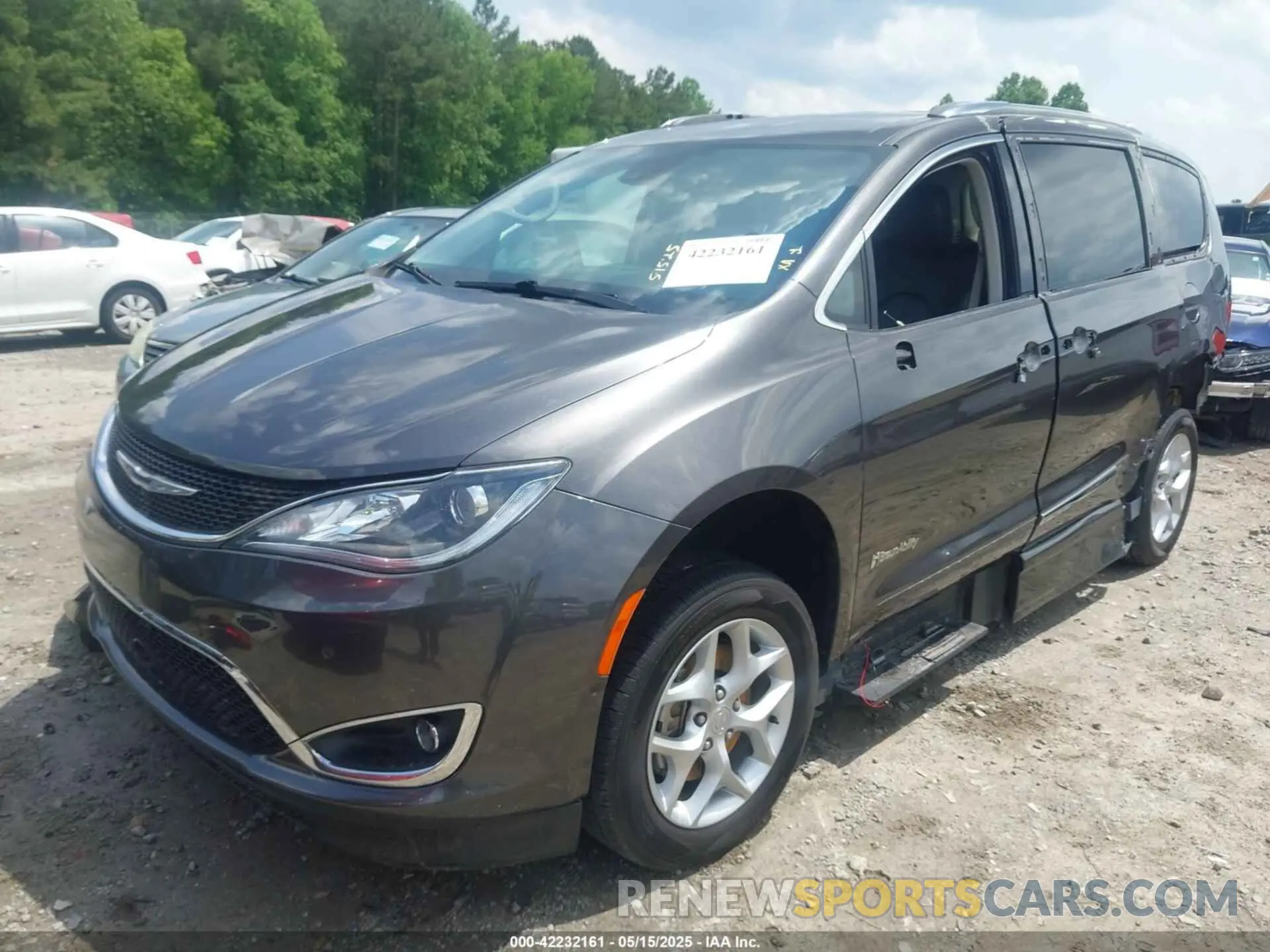 2 fotografías del automóvil dañado 2C4RC1EG0KR652409 CHRYSLER PACIFICA 2019