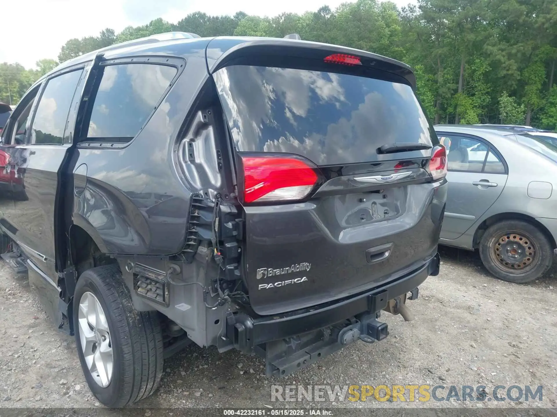 20 fotografías del automóvil dañado 2C4RC1EG0KR652409 CHRYSLER PACIFICA 2019