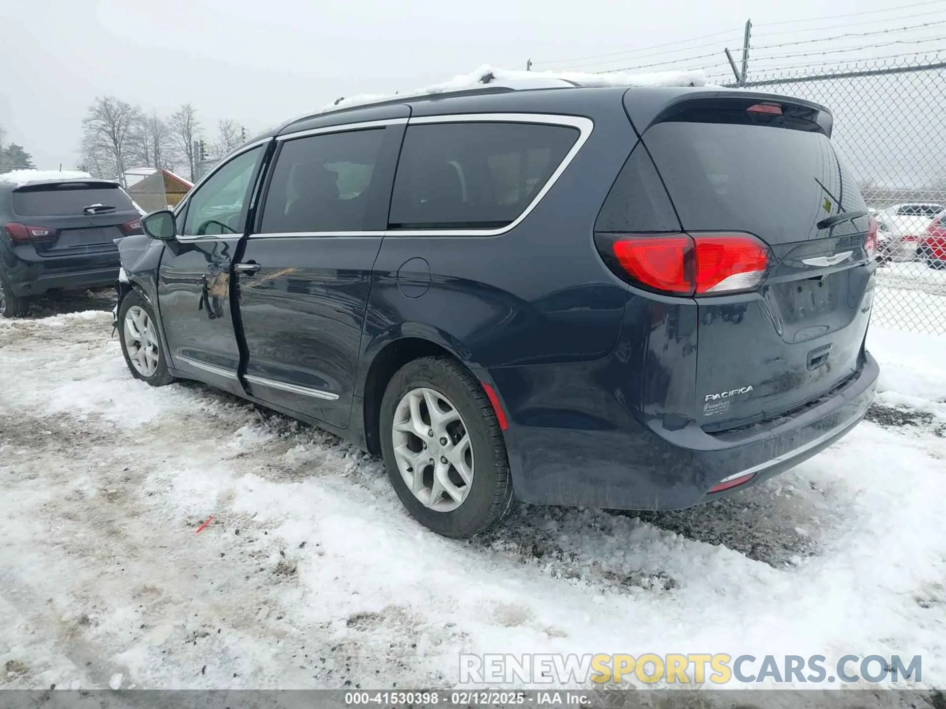 3 fotografías del automóvil dañado 2C4RC1EG1KR733645 CHRYSLER PACIFICA 2019