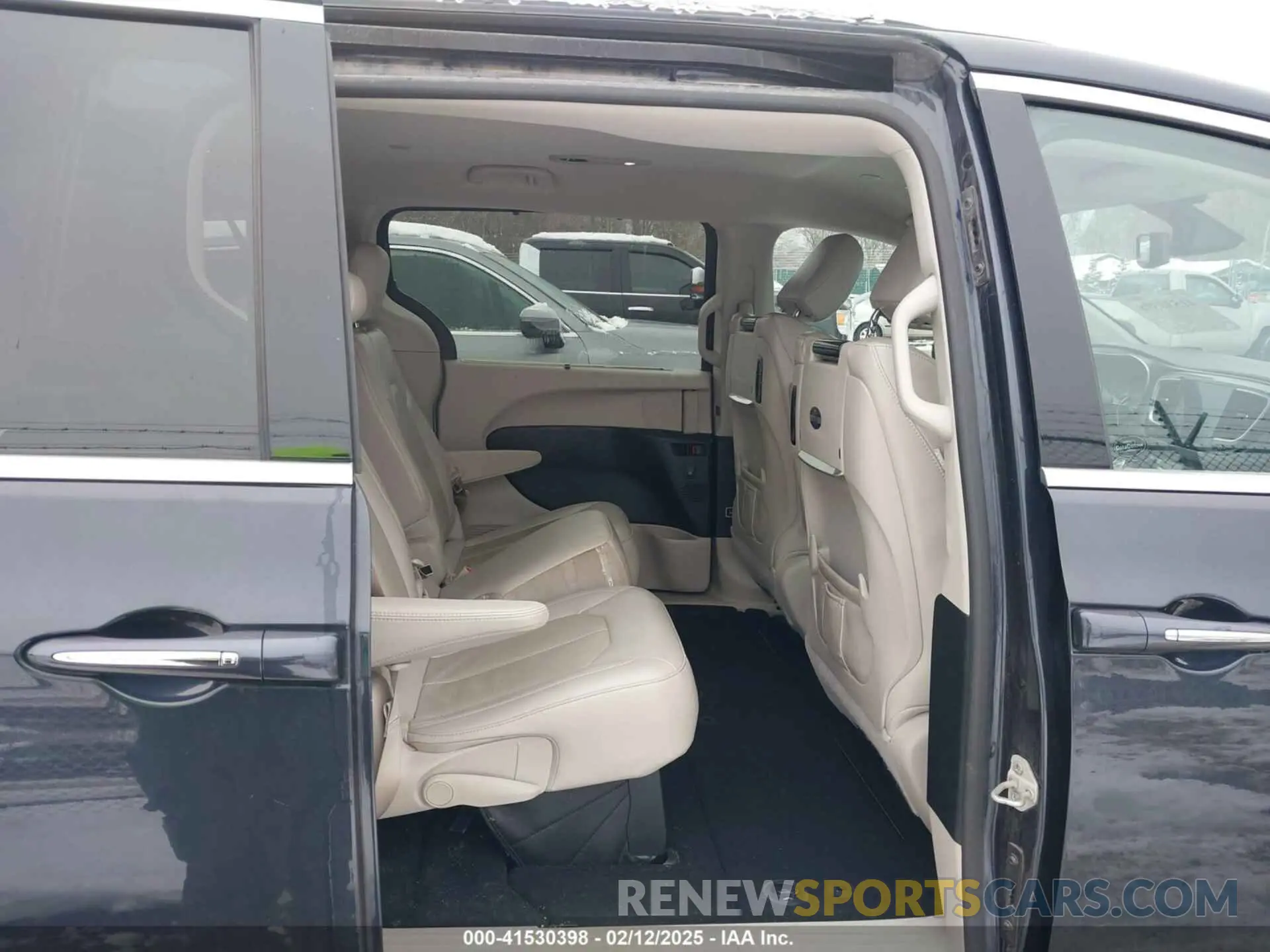 8 fotografías del automóvil dañado 2C4RC1EG1KR733645 CHRYSLER PACIFICA 2019