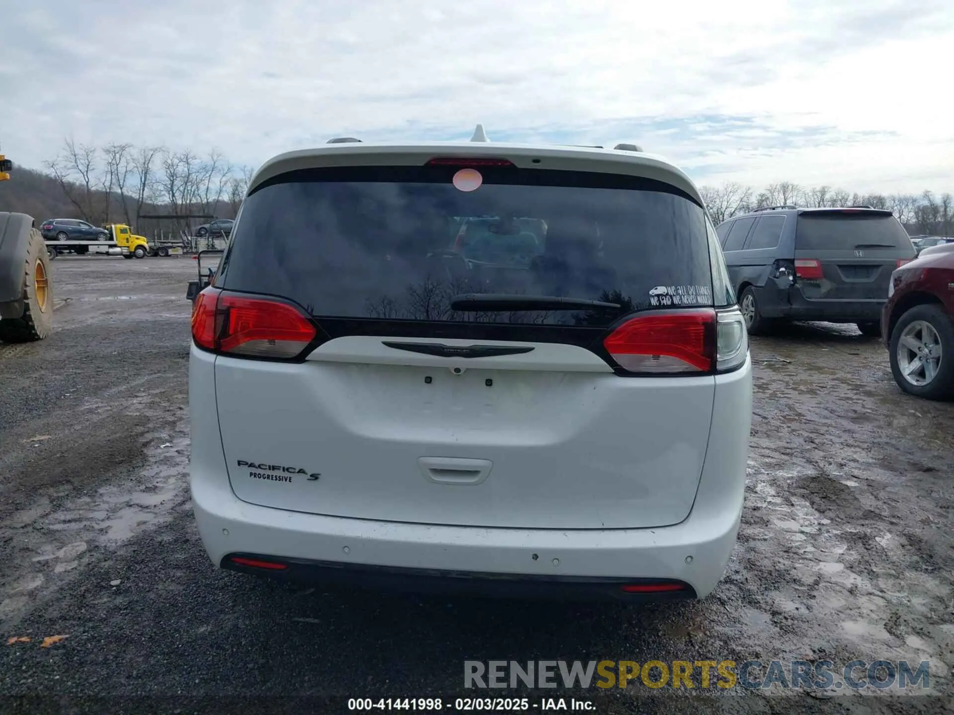 17 fotografías del automóvil dañado 2C4RC1EG5KR505566 CHRYSLER PACIFICA 2019