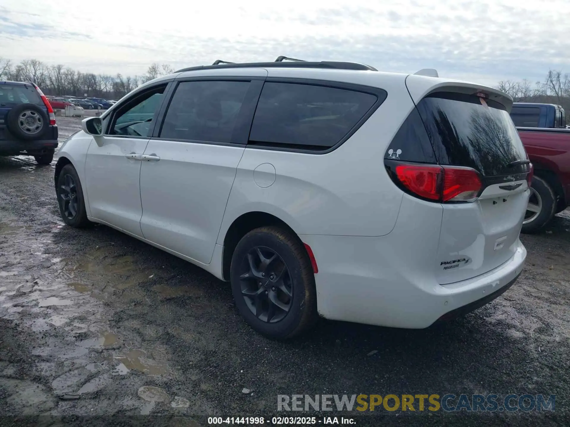 3 fotografías del automóvil dañado 2C4RC1EG5KR505566 CHRYSLER PACIFICA 2019