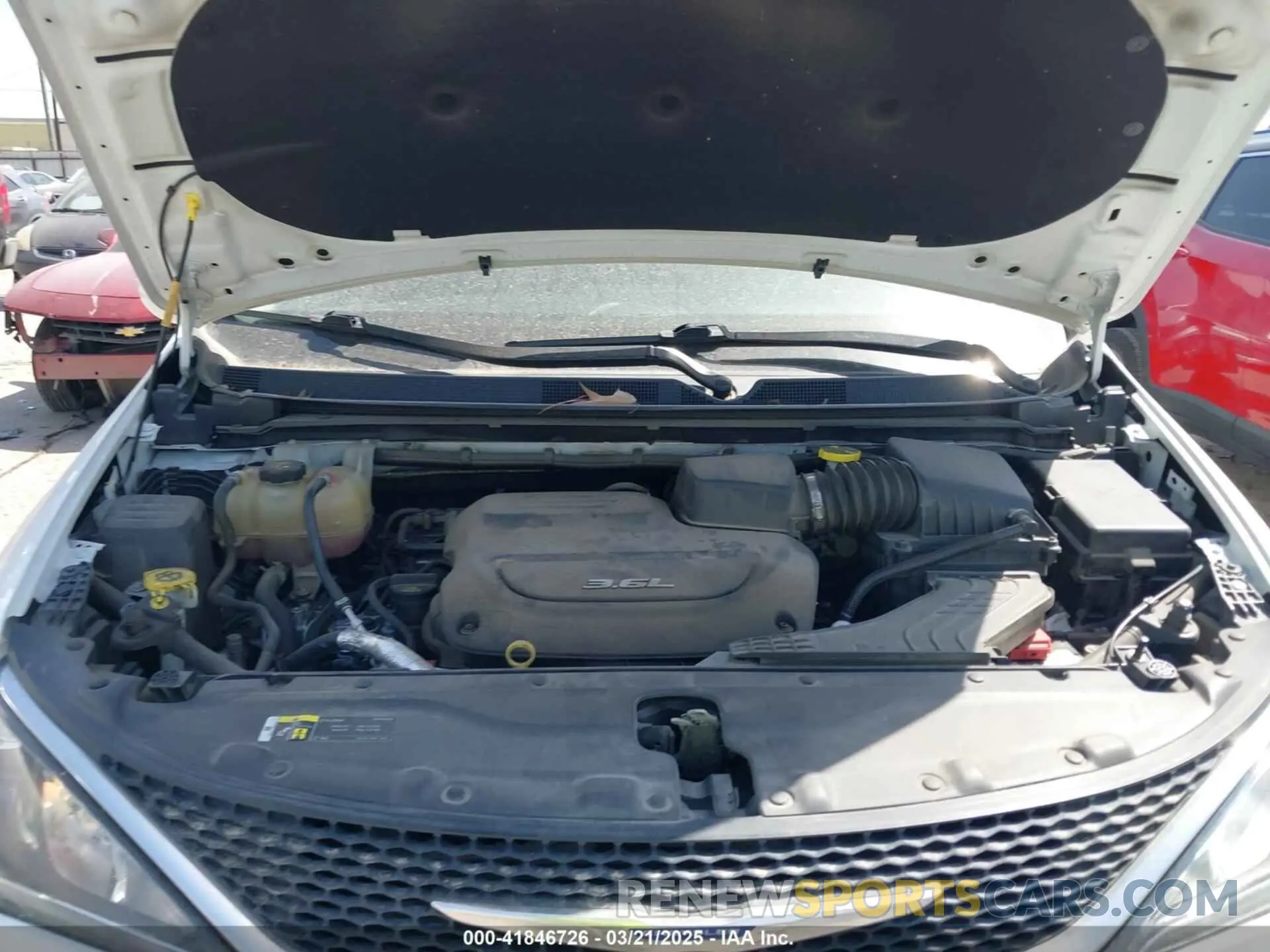 10 fotografías del automóvil dañado 2C4RC1FG5KR541627 CHRYSLER PACIFICA 2019