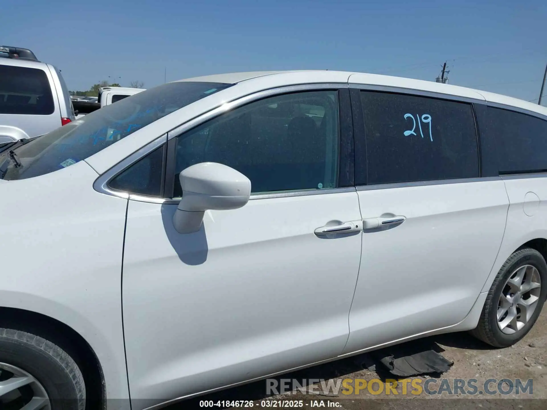14 fotografías del automóvil dañado 2C4RC1FG5KR541627 CHRYSLER PACIFICA 2019