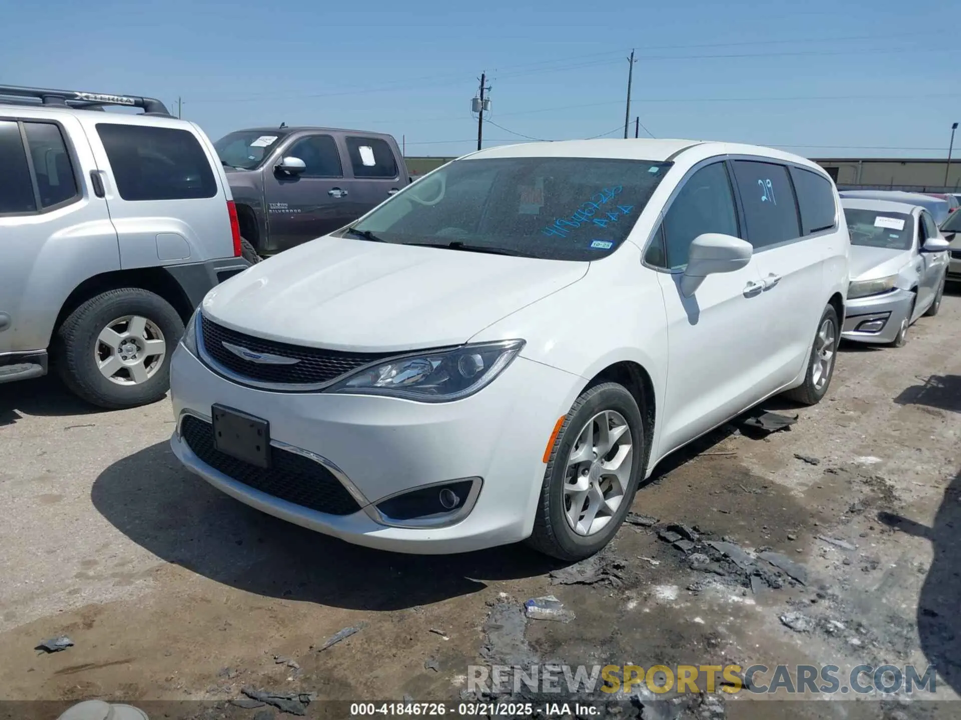 2 fotografías del automóvil dañado 2C4RC1FG5KR541627 CHRYSLER PACIFICA 2019