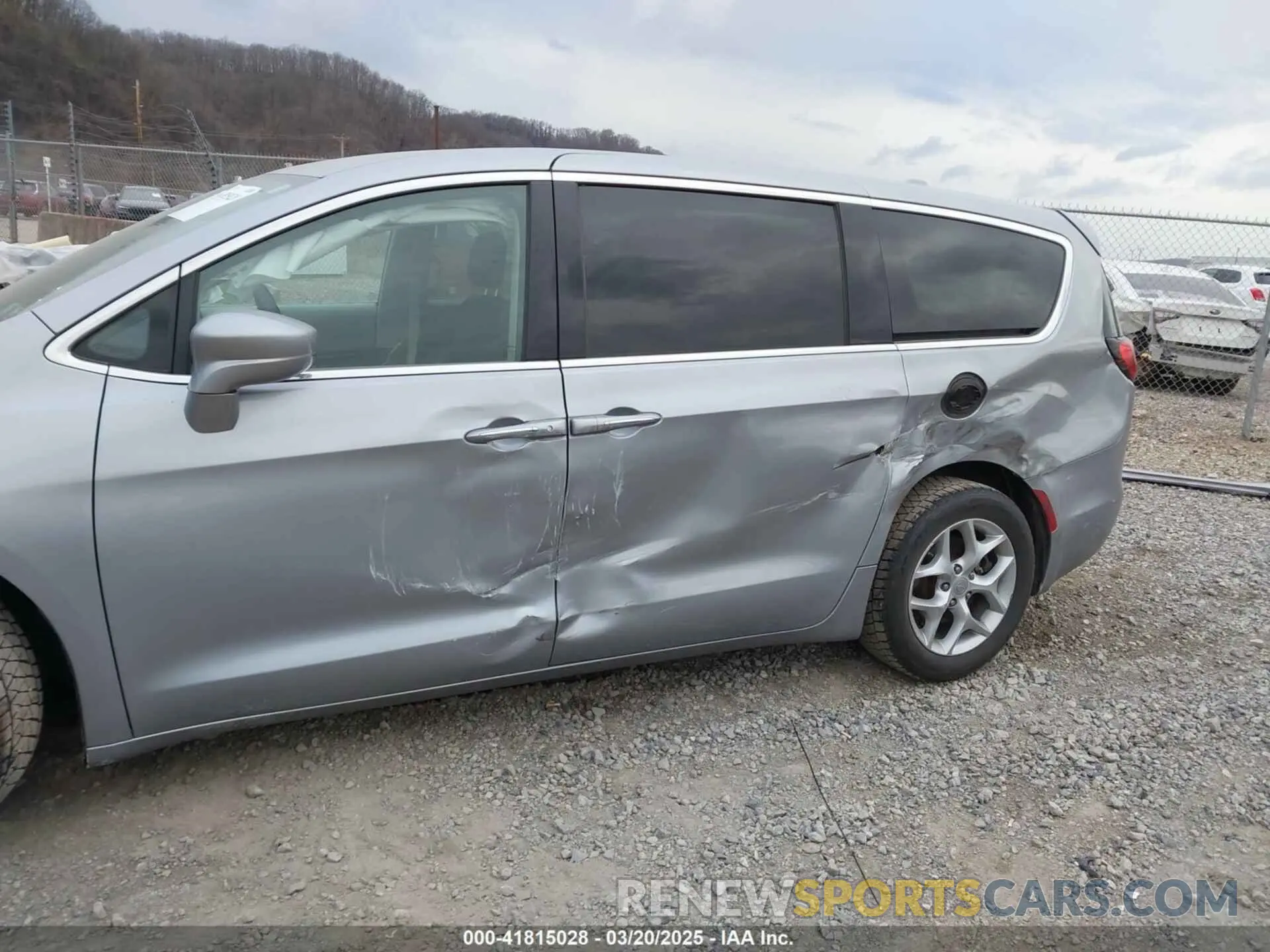 6 fotografías del automóvil dañado 2C4RC1FG6KR523265 CHRYSLER PACIFICA 2019
