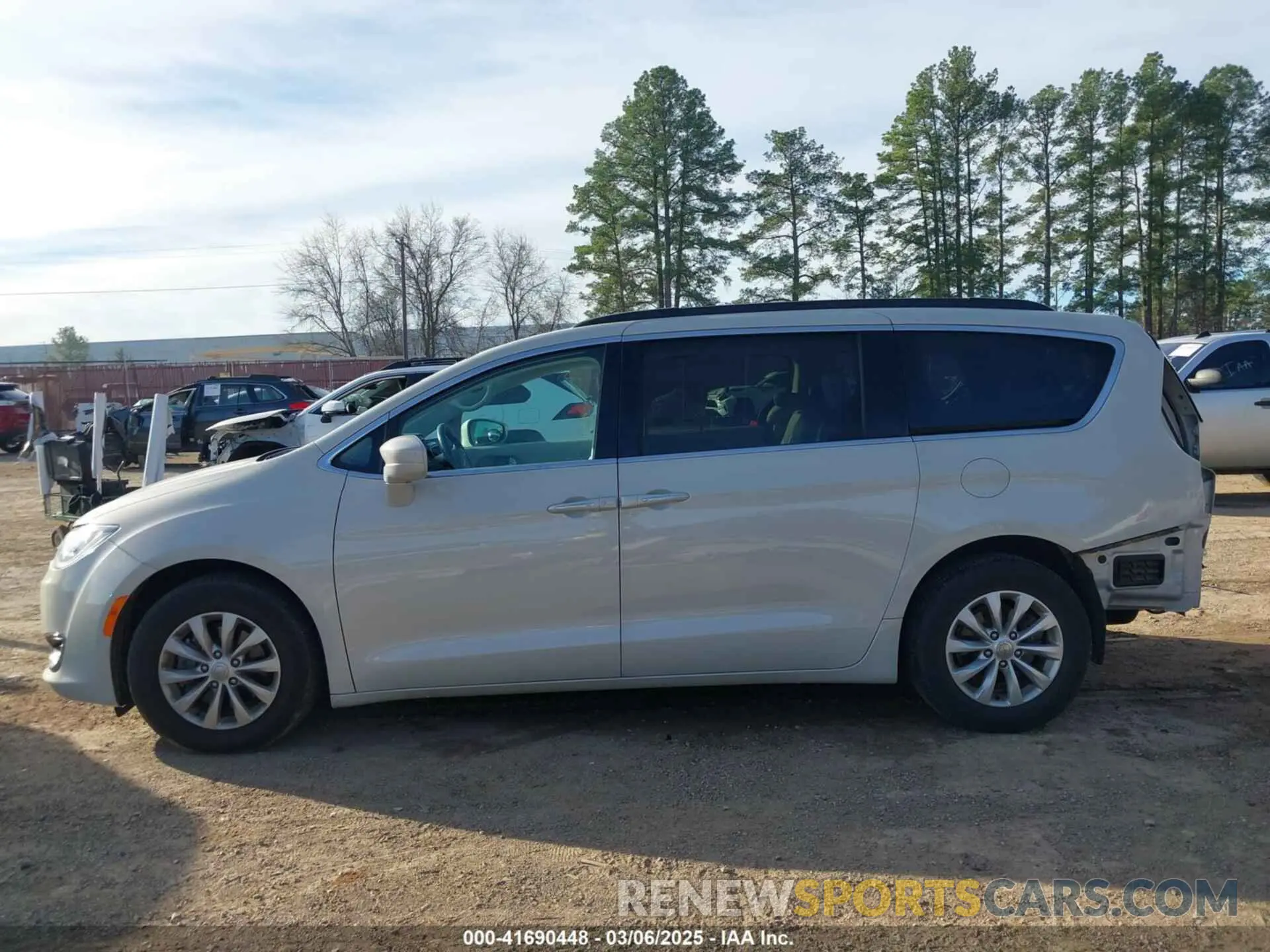 15 fotografías del automóvil dañado 2C4RC1FG6KR669150 CHRYSLER PACIFICA 2019
