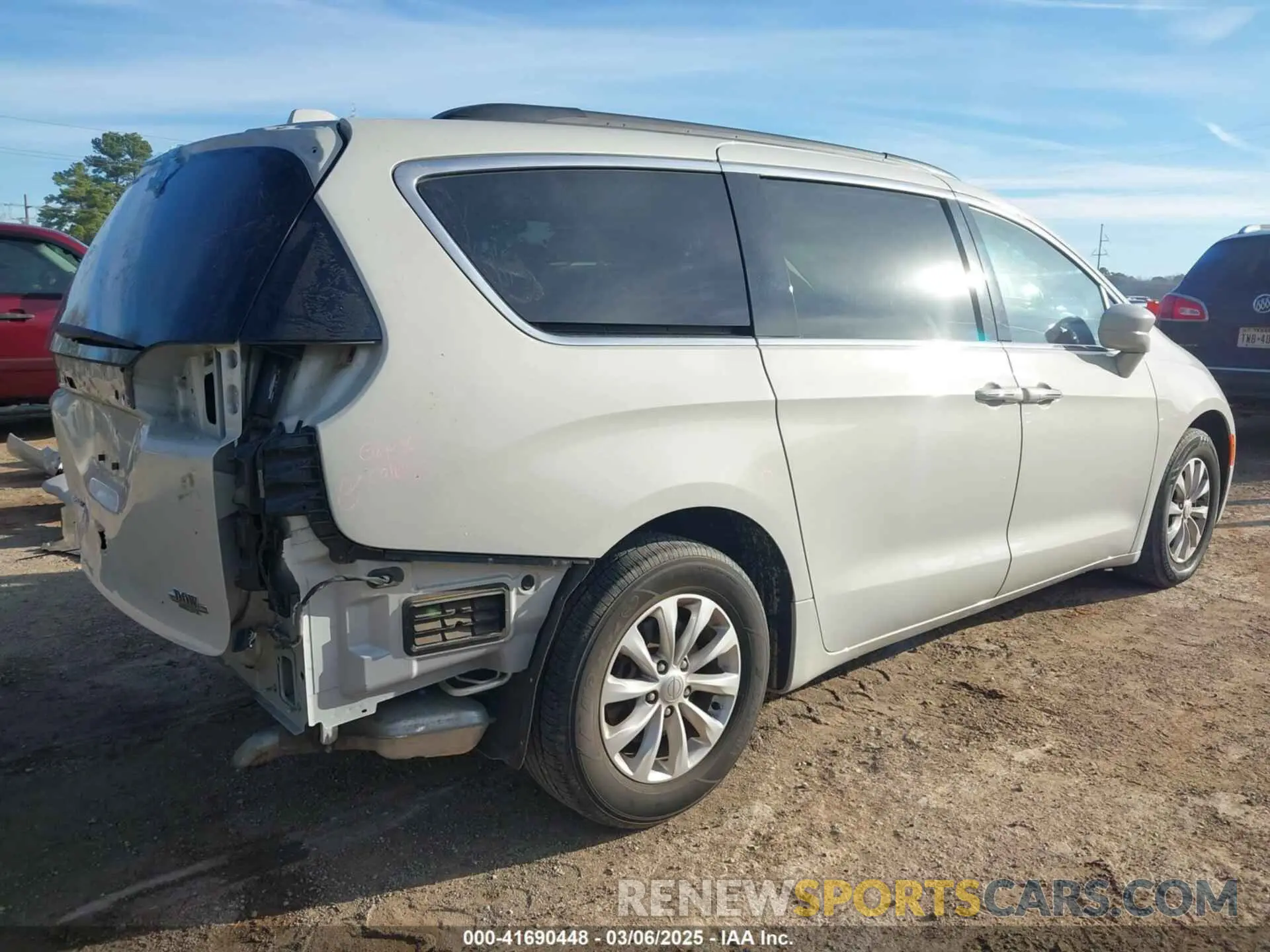 4 fotografías del automóvil dañado 2C4RC1FG6KR669150 CHRYSLER PACIFICA 2019