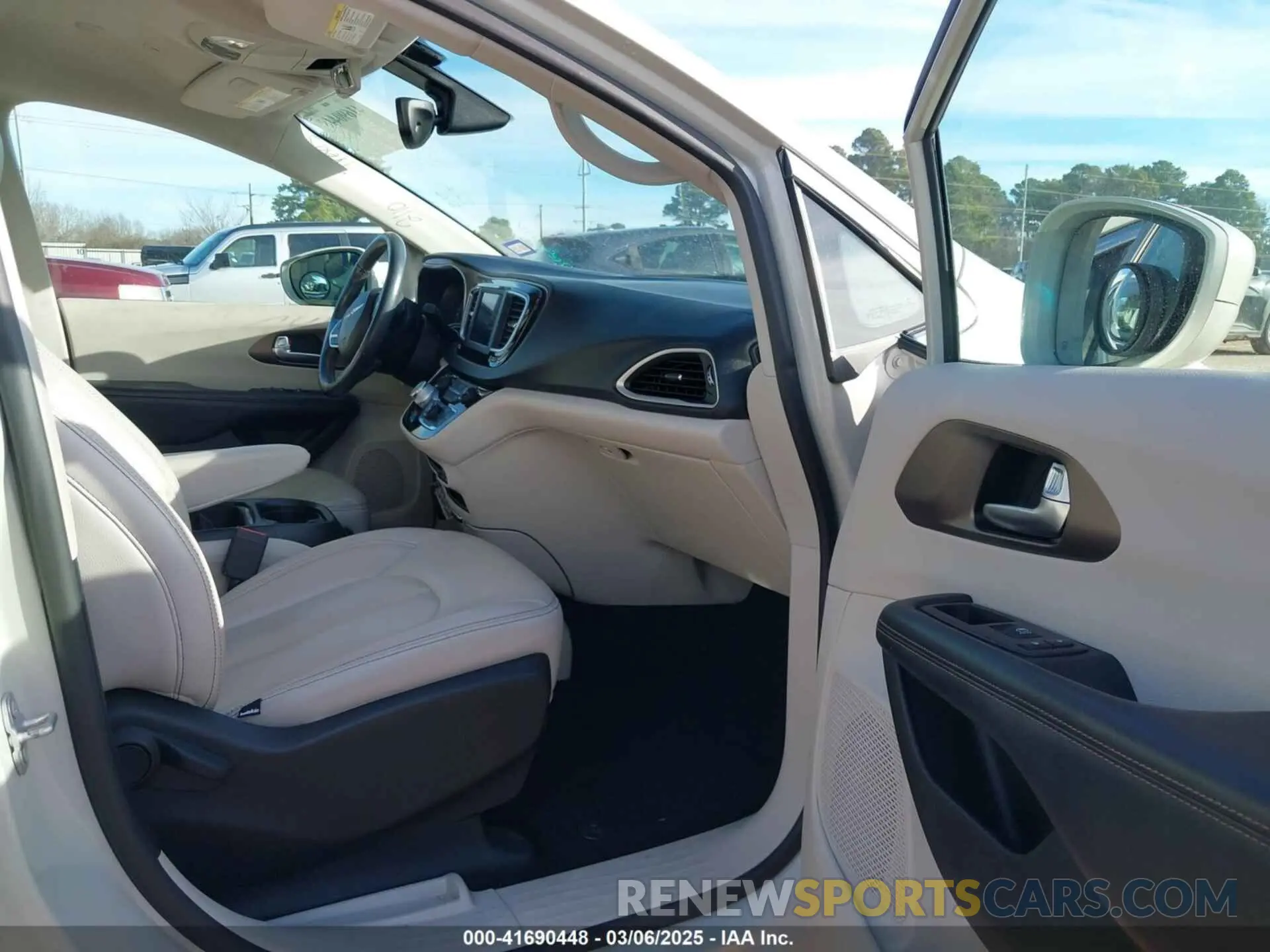 5 fotografías del automóvil dañado 2C4RC1FG6KR669150 CHRYSLER PACIFICA 2019