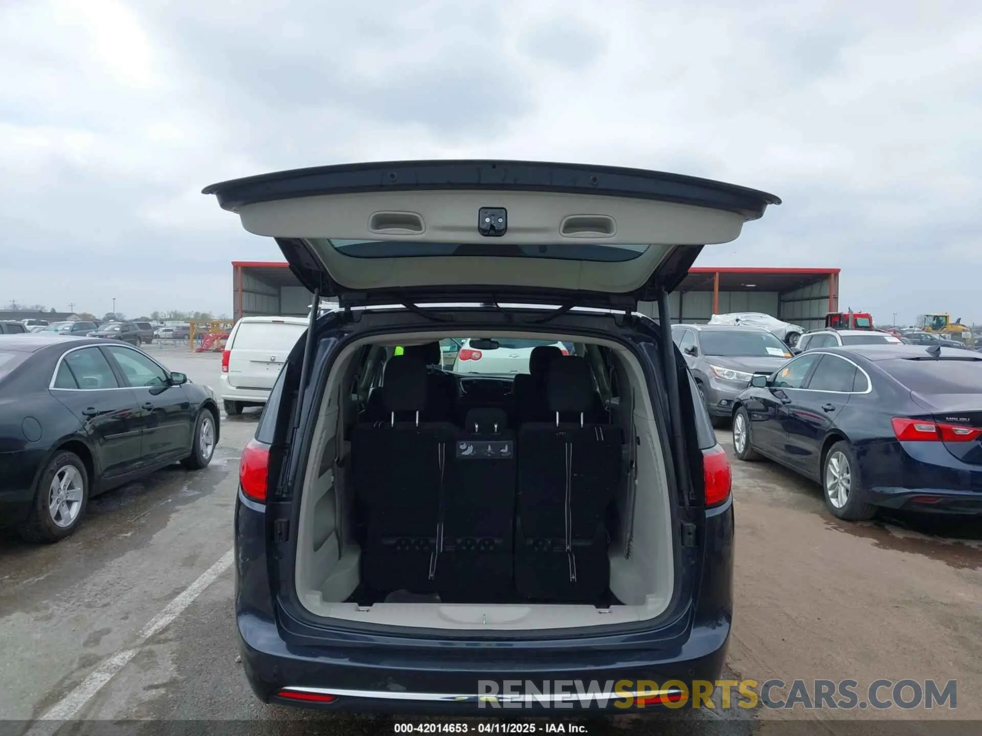 18 fotografías del automóvil dañado 2C4RC1FG7KR599738 CHRYSLER PACIFICA 2019