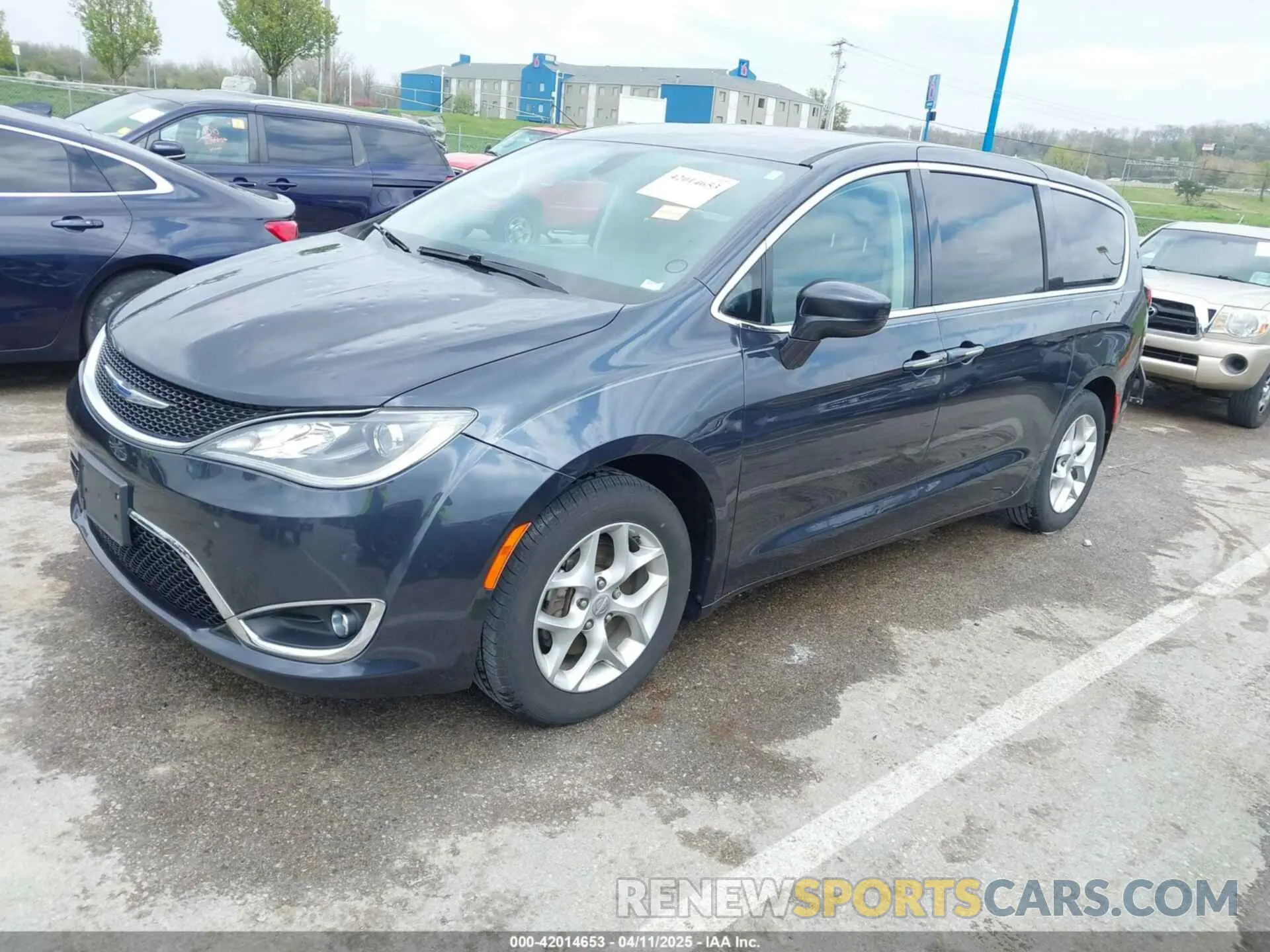 2 fotografías del automóvil dañado 2C4RC1FG7KR599738 CHRYSLER PACIFICA 2019