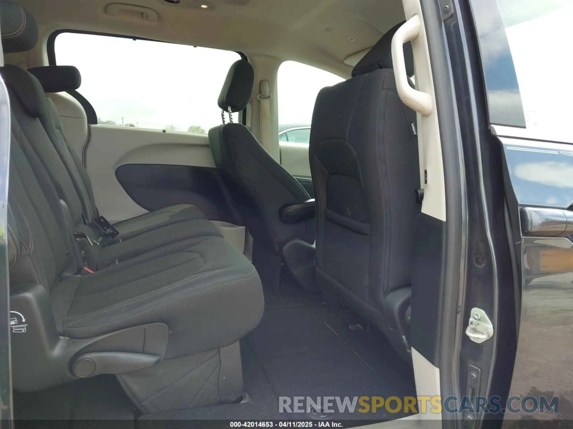 8 fotografías del automóvil dañado 2C4RC1FG7KR599738 CHRYSLER PACIFICA 2019