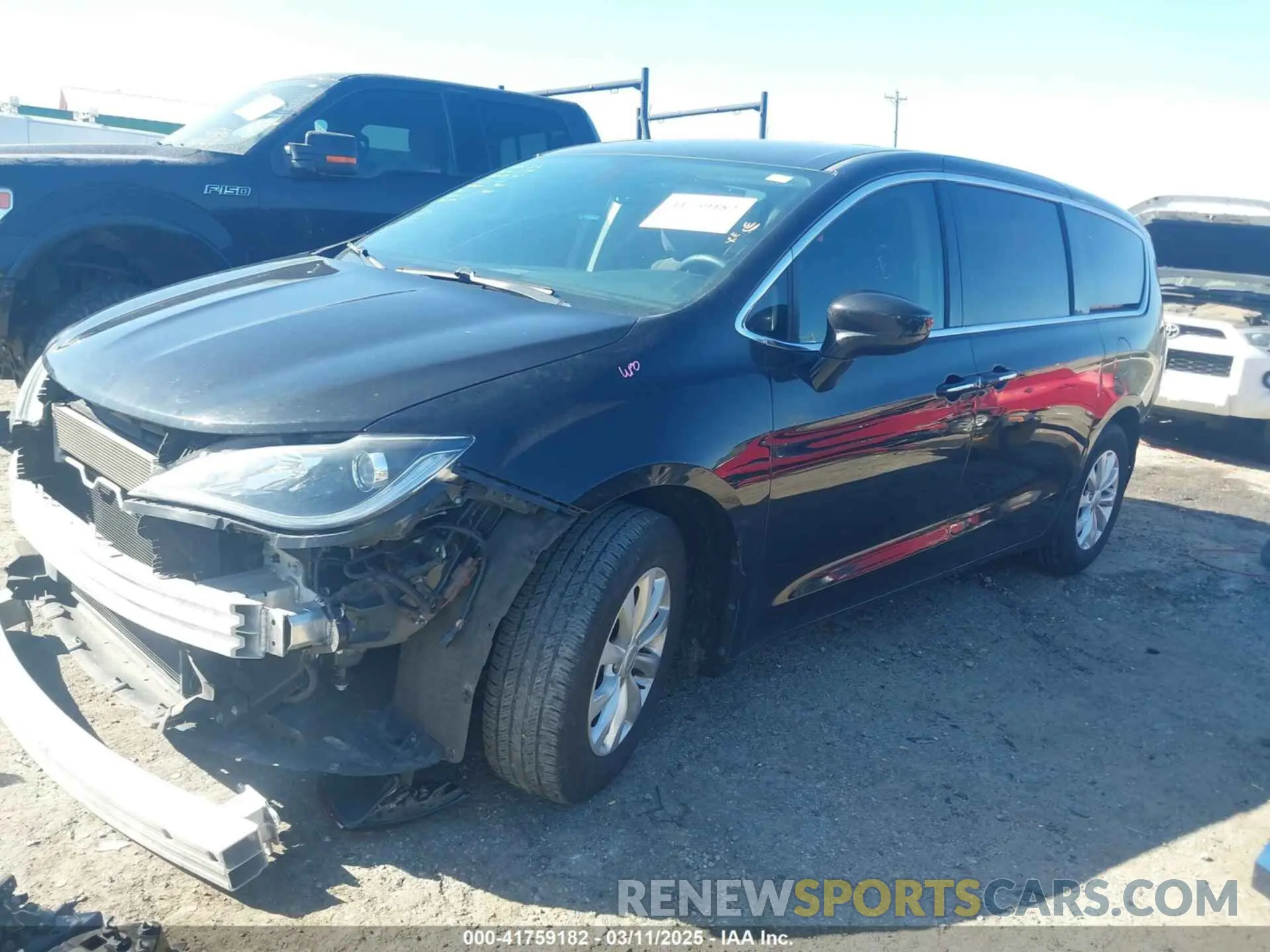 2 fotografías del automóvil dañado 2C4RC1FG9KR604227 CHRYSLER PACIFICA 2019