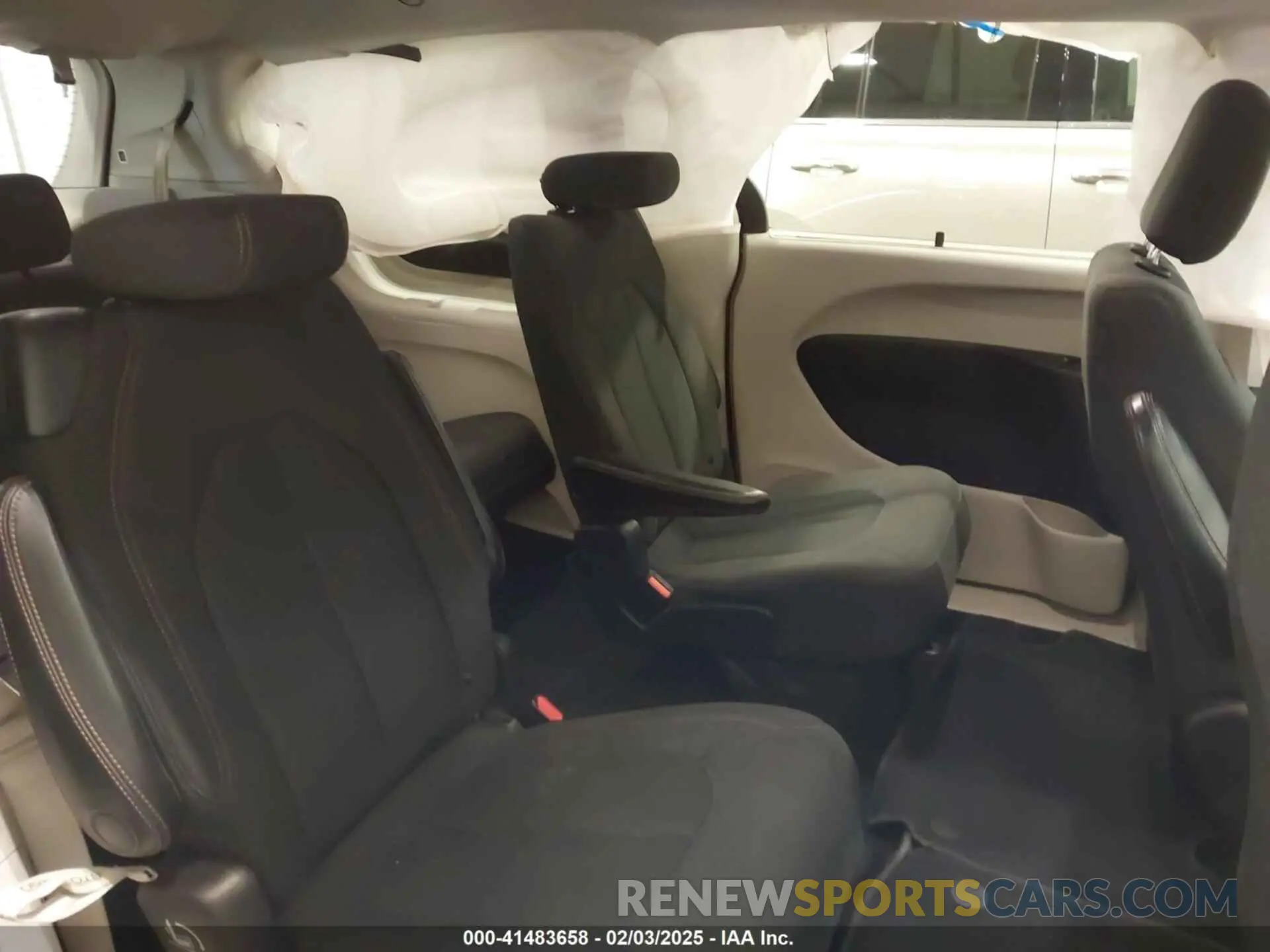 8 fotografías del automóvil dañado 2C4RC1FGXKR706264 CHRYSLER PACIFICA 2019