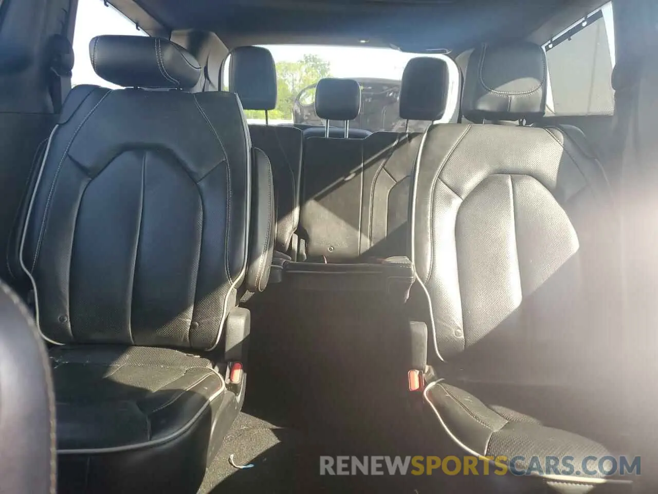 10 fotografías del automóvil dañado 2C4RC1GG1KR569455 CHRYSLER PACIFICA 2019