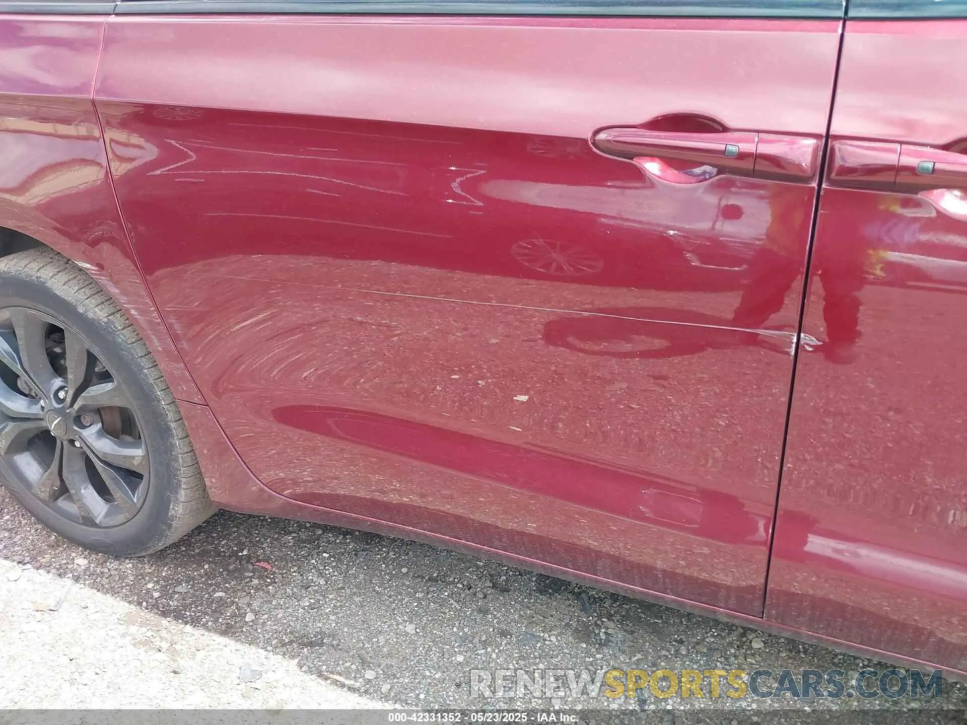 17 fotografías del automóvil dañado 2C4RC1GG5KR652497 CHRYSLER PACIFICA 2019