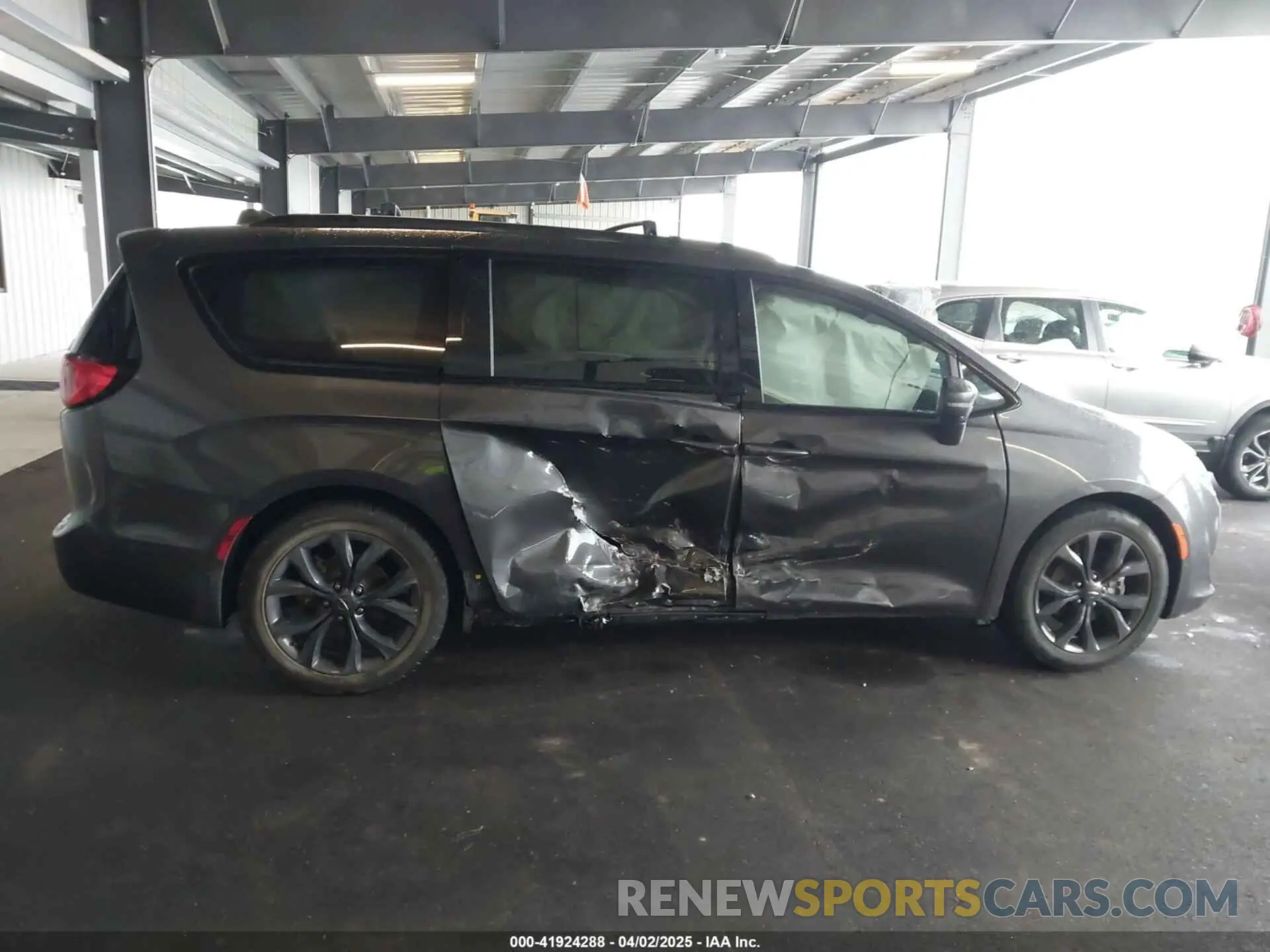 13 fotografías del automóvil dañado 2C4RC1GG7KR532538 CHRYSLER PACIFICA 2019