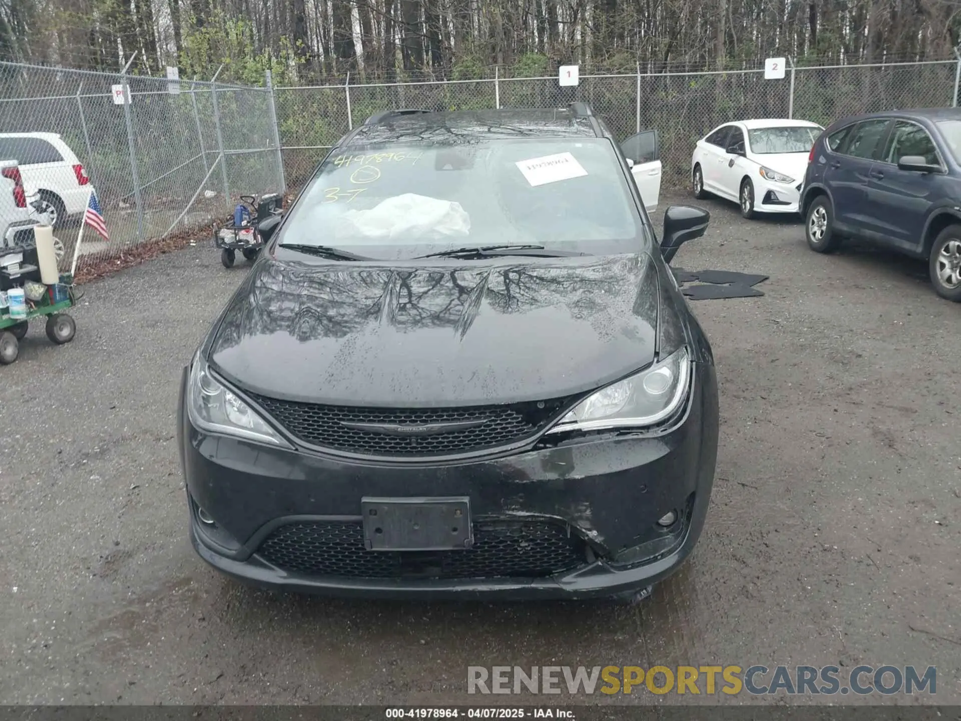 12 fotografías del automóvil dañado 2C4RC1GG7KR549971 CHRYSLER PACIFICA 2019