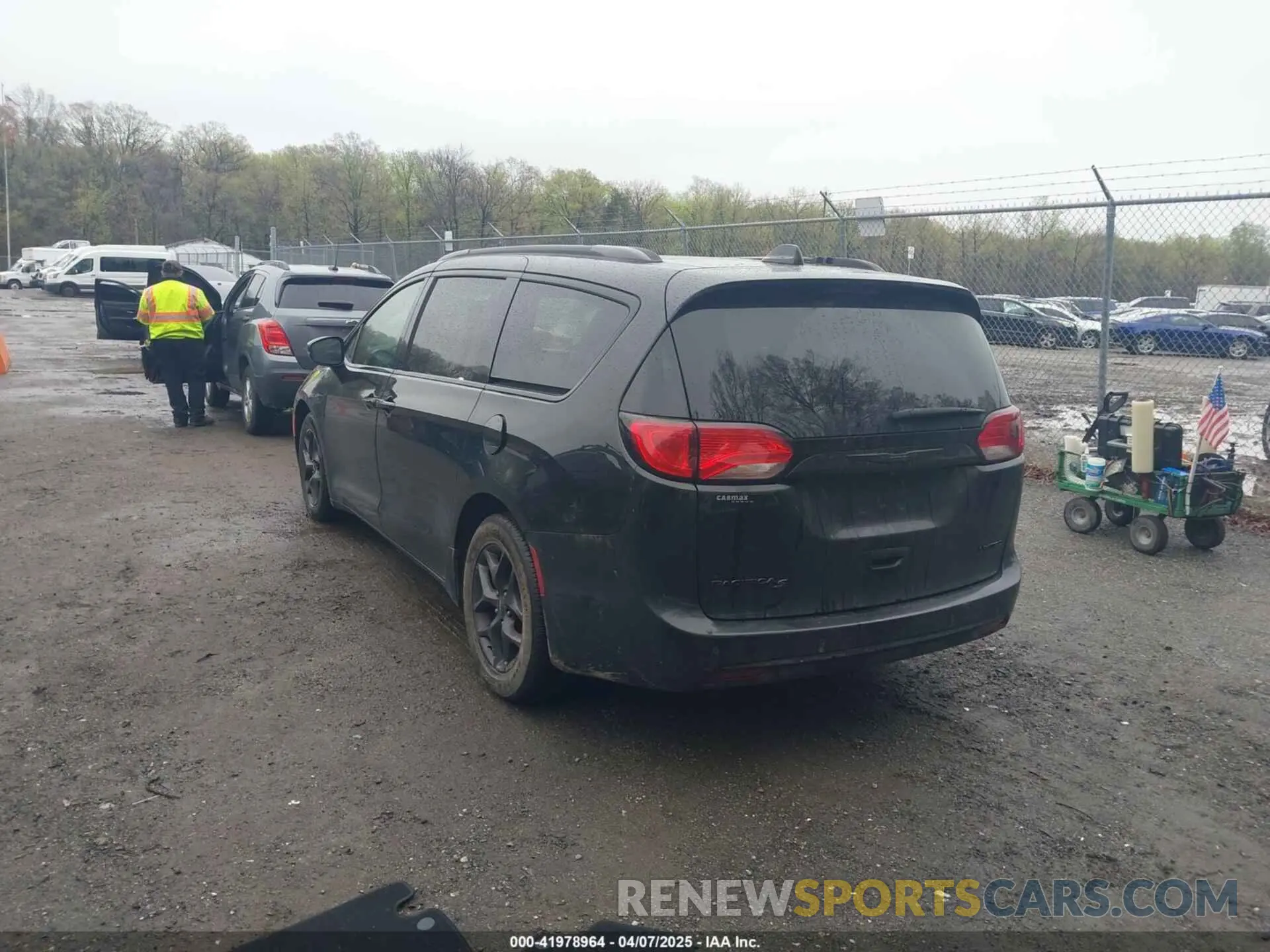 3 fotografías del automóvil dañado 2C4RC1GG7KR549971 CHRYSLER PACIFICA 2019