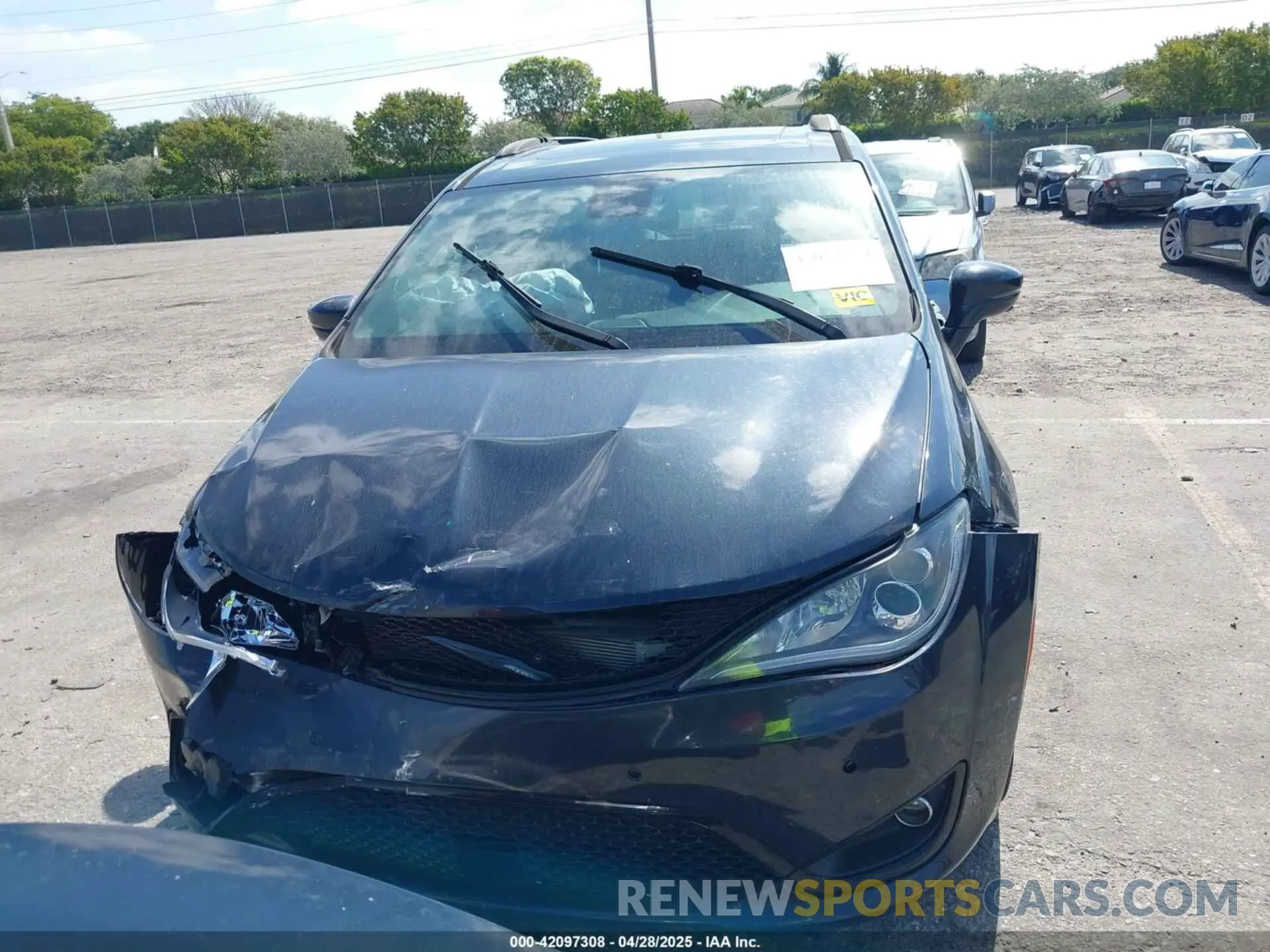 12 fotografías del automóvil dañado 2C4RC1GG8KR657371 CHRYSLER PACIFICA 2019