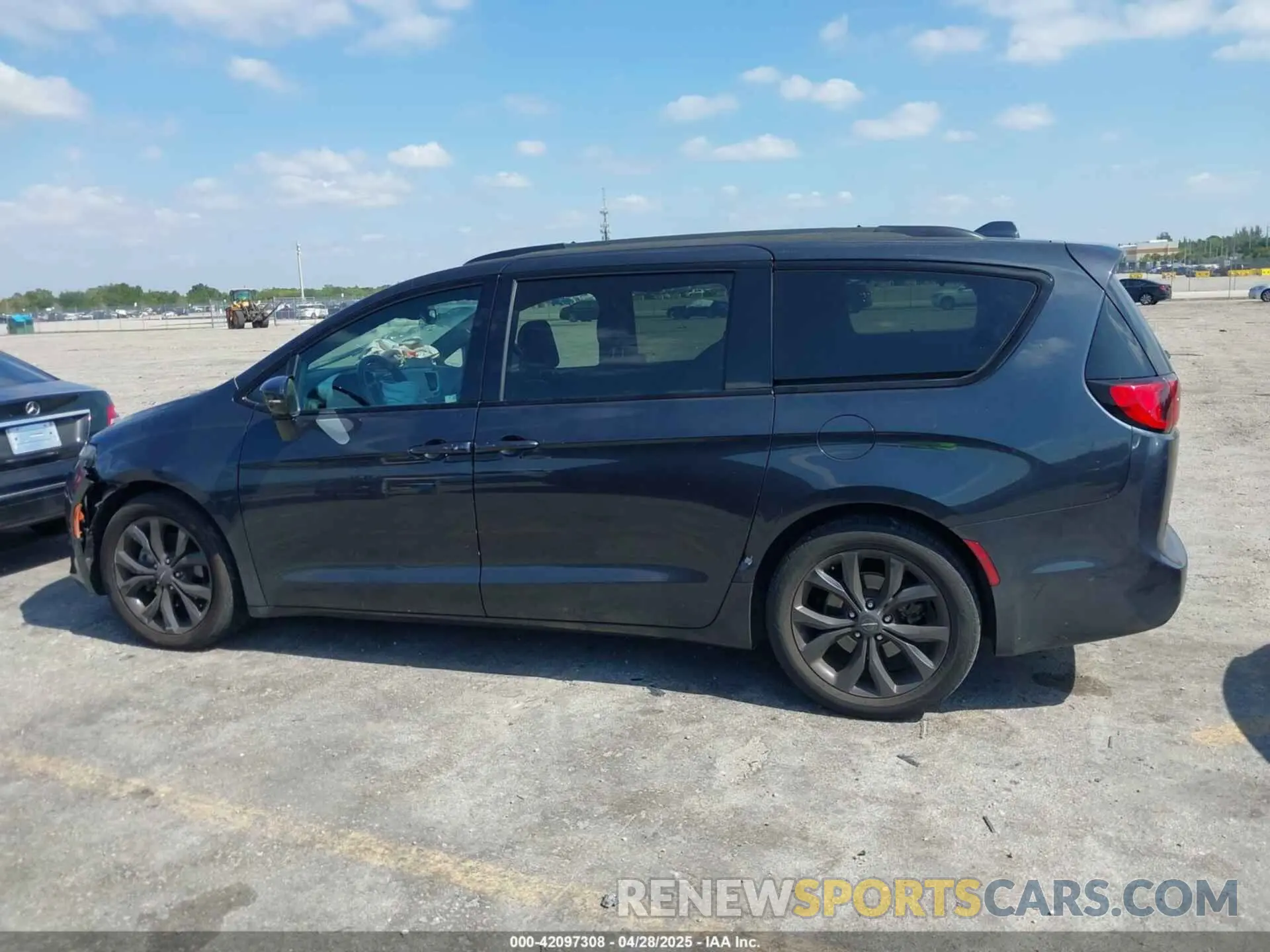 14 fotografías del automóvil dañado 2C4RC1GG8KR657371 CHRYSLER PACIFICA 2019